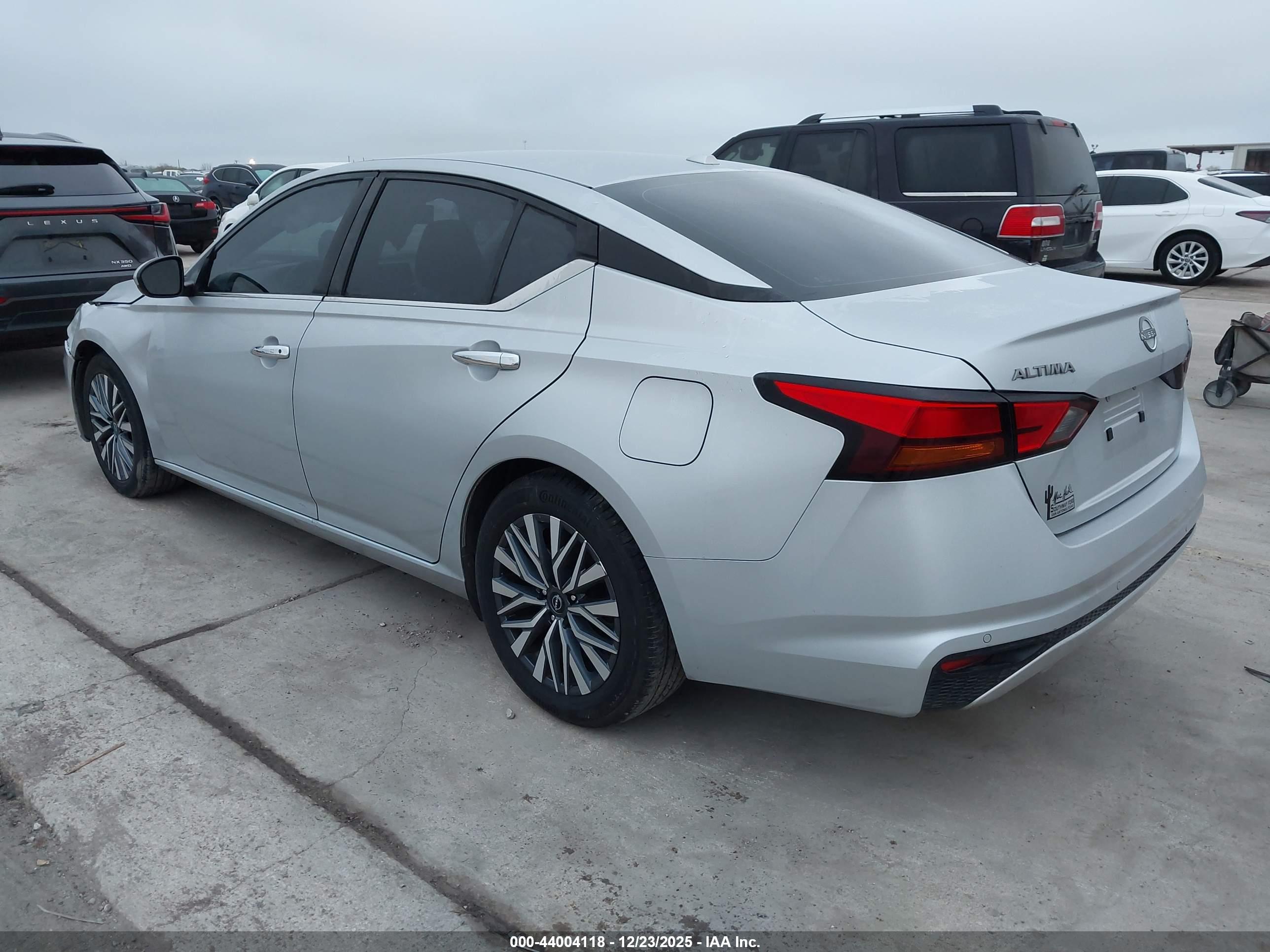 NISSAN ALTIMA image 3