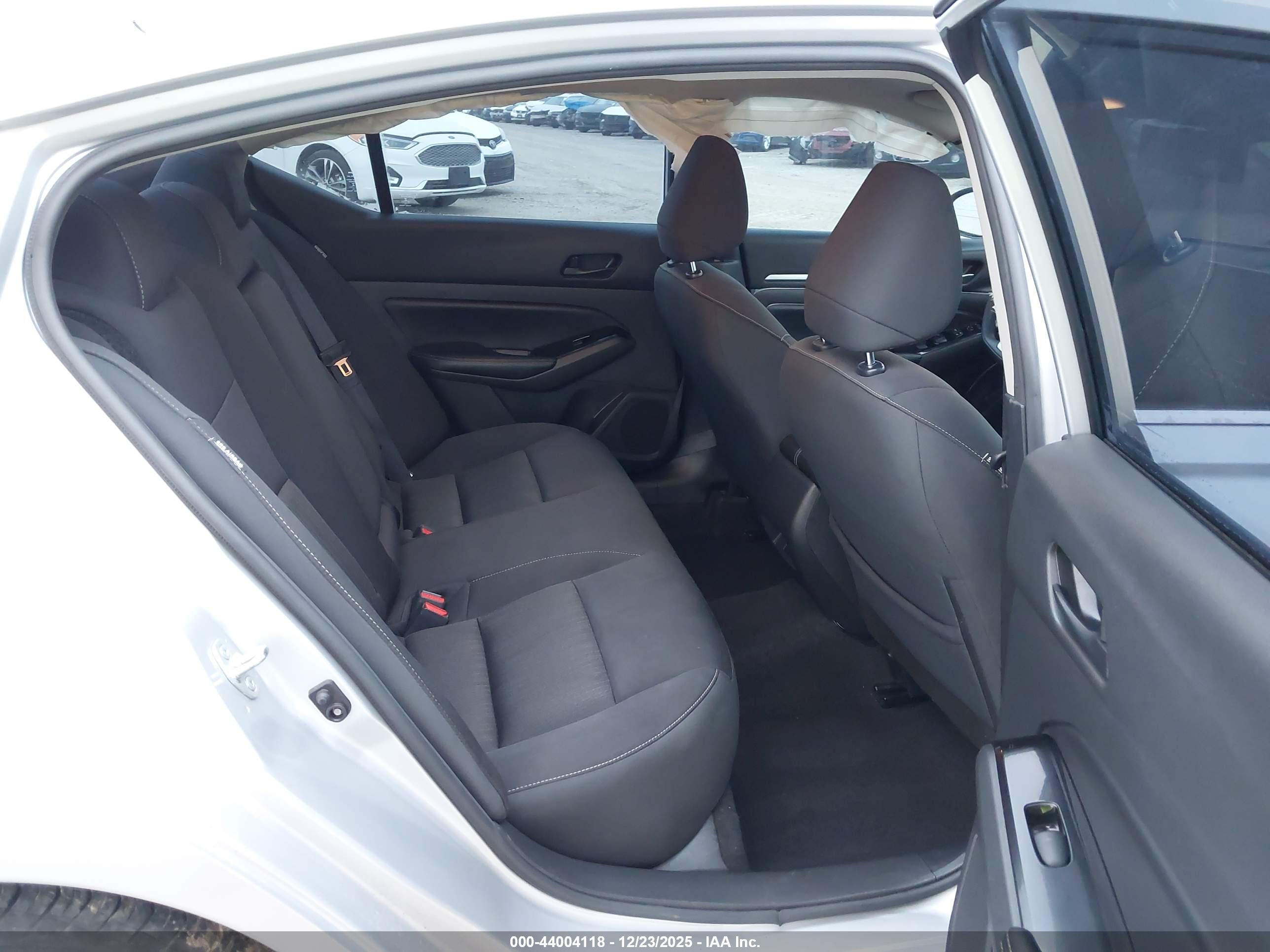 NISSAN ALTIMA image 8