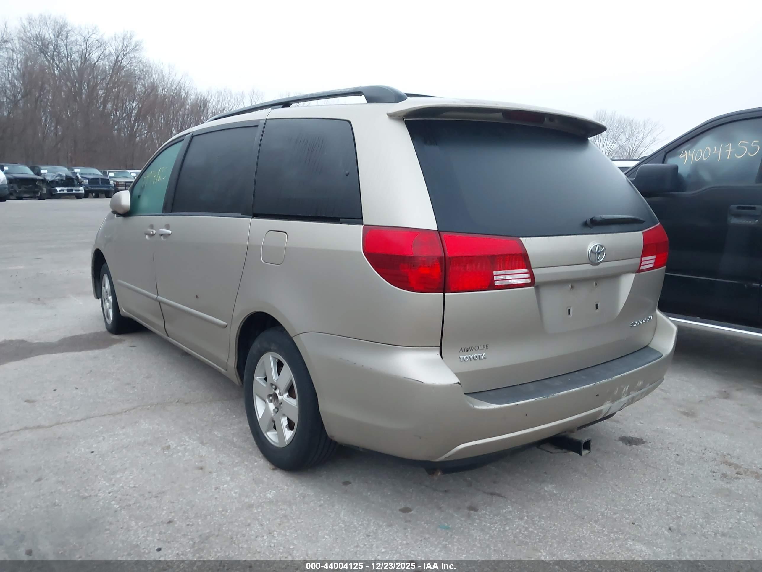 TOYOTA SIENNA image 3