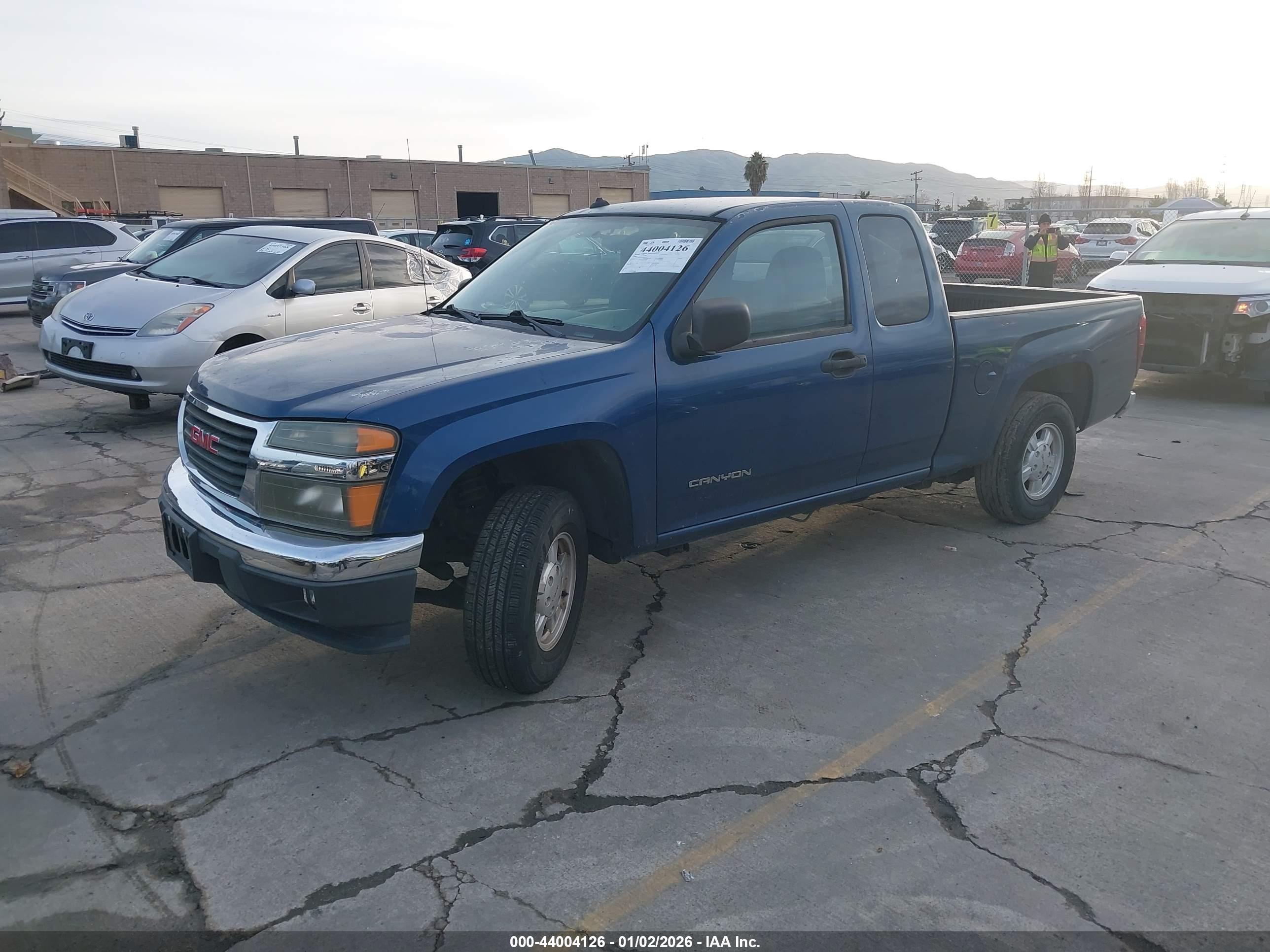 GMC CANYON image 2