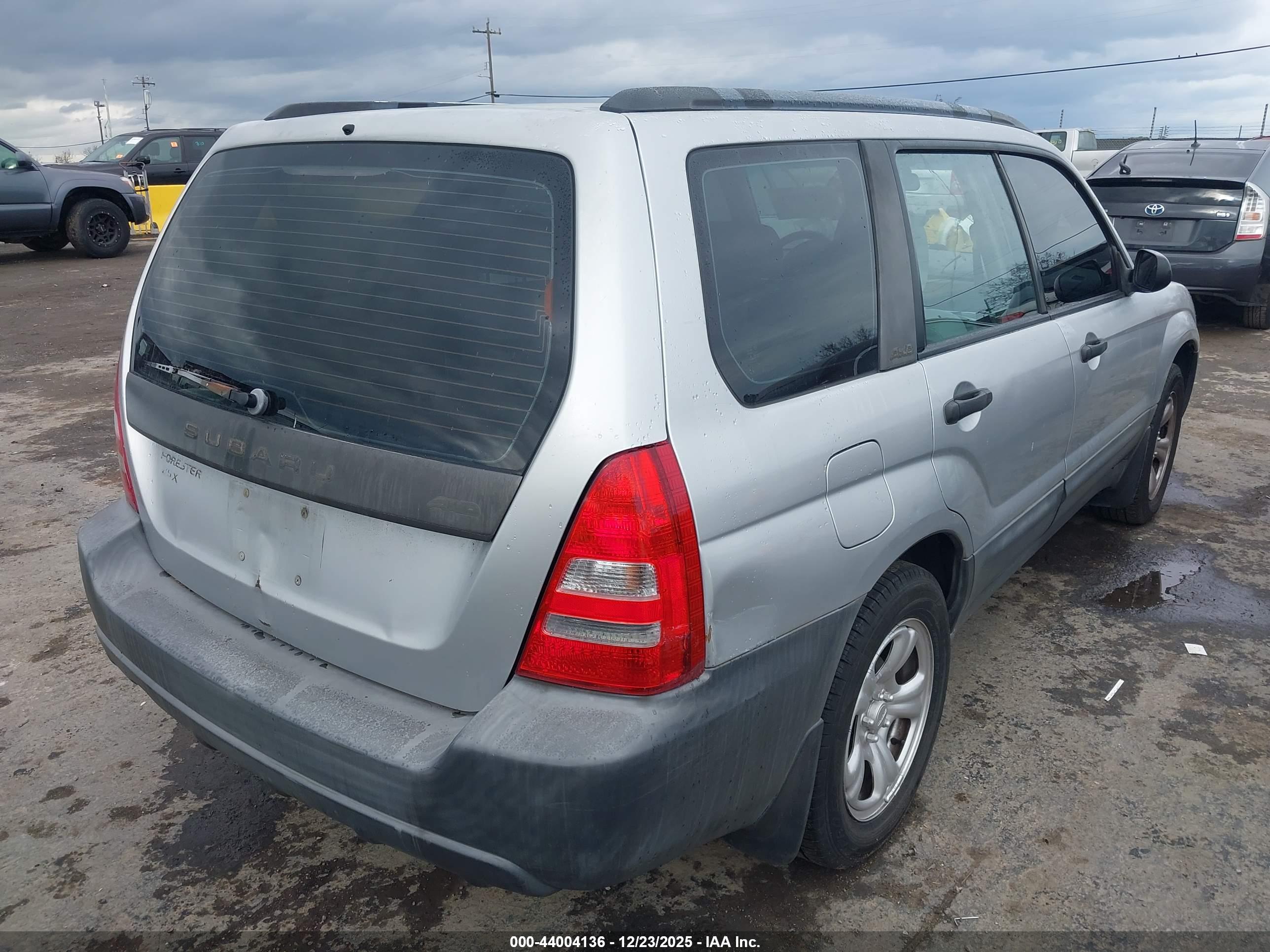 SUBARU FORESTER image 4