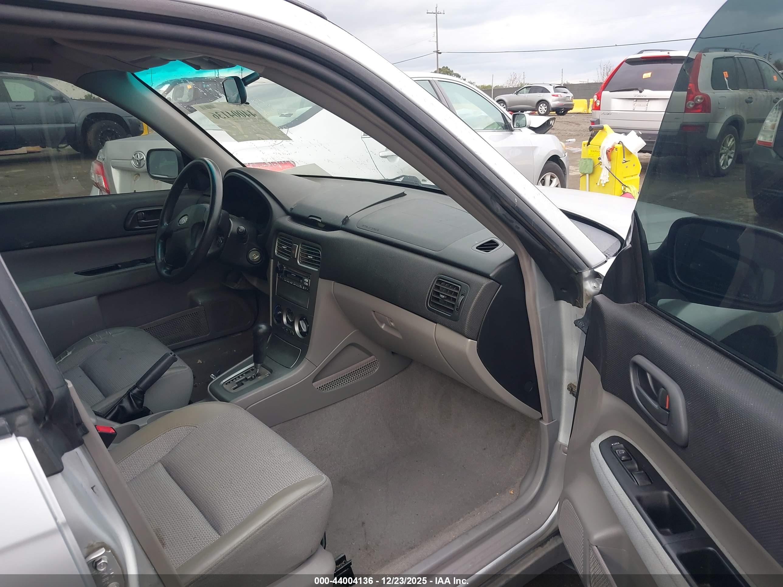 SUBARU FORESTER image 5