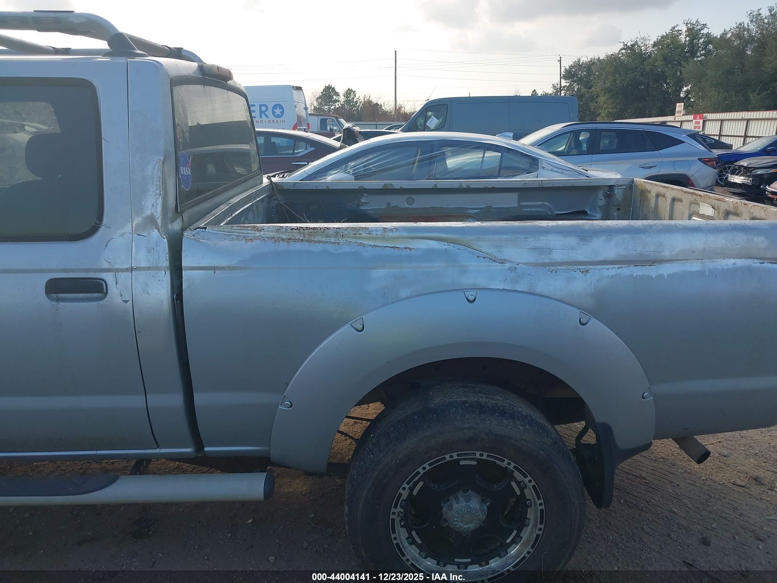 NISSAN FRONTIER image 6