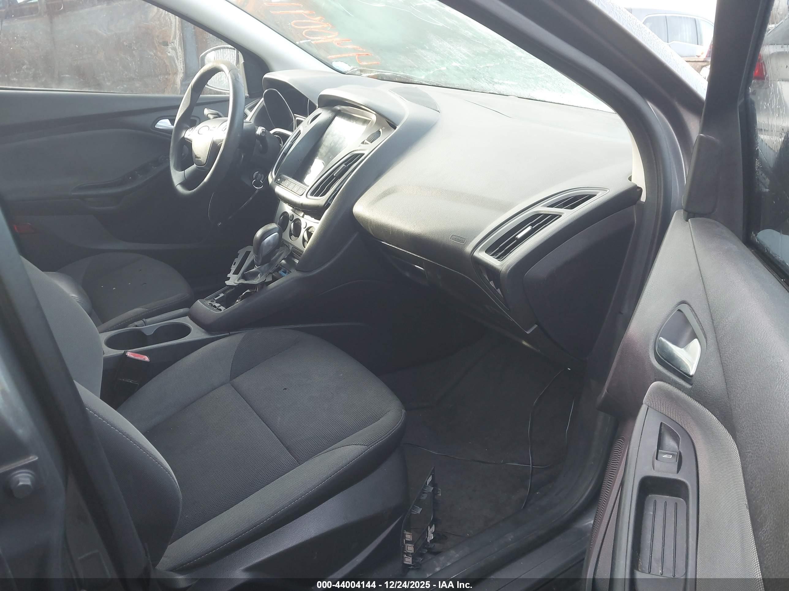 FORD FOCUS image 5