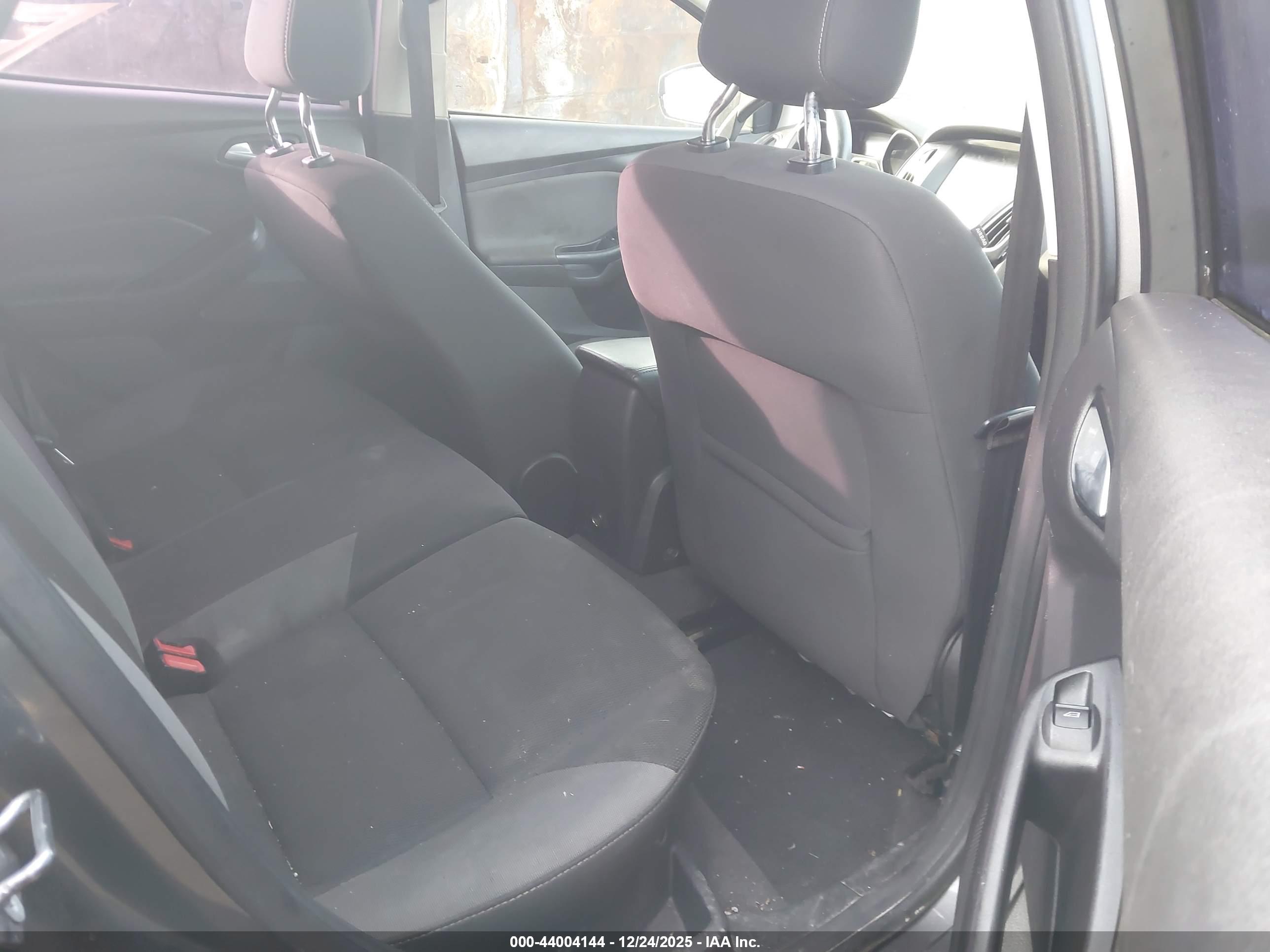 FORD FOCUS image 8