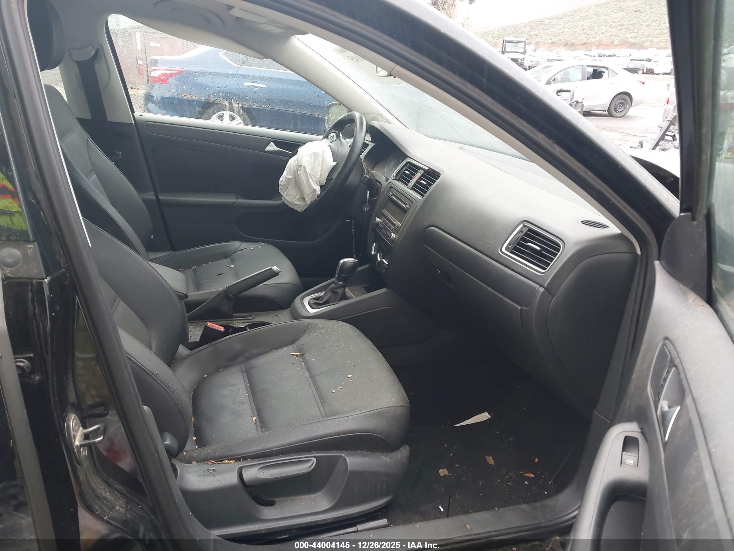 VOLKSWAGEN JETTA image 5