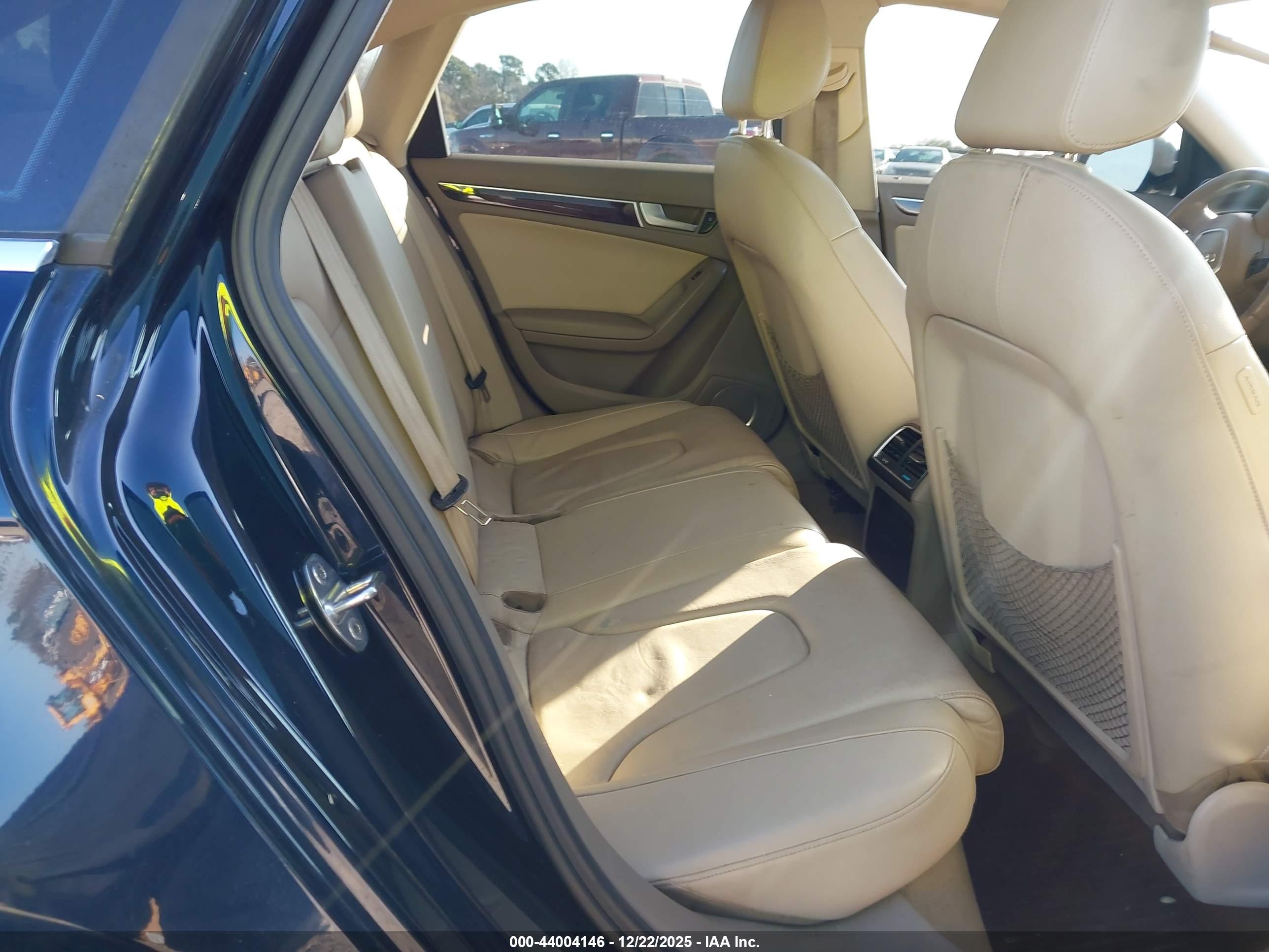 AUDI A4 image 8