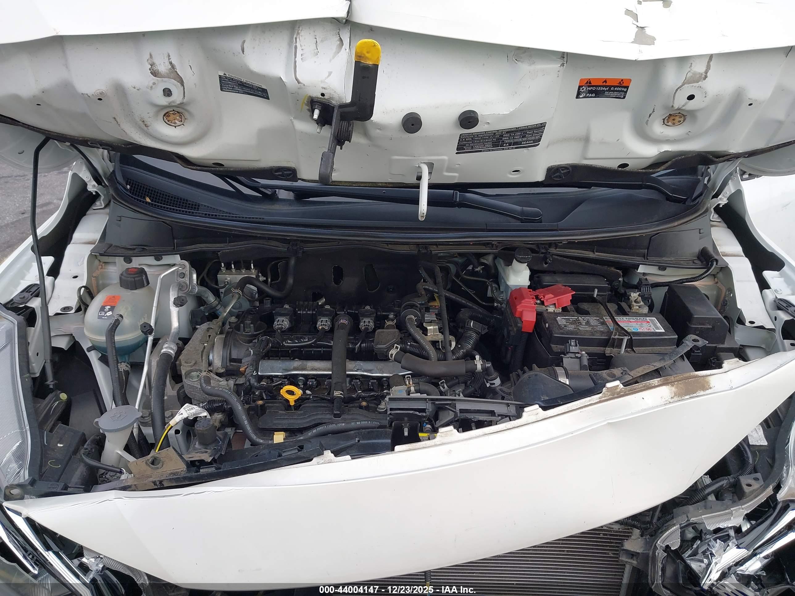 NISSAN VERSA image 10