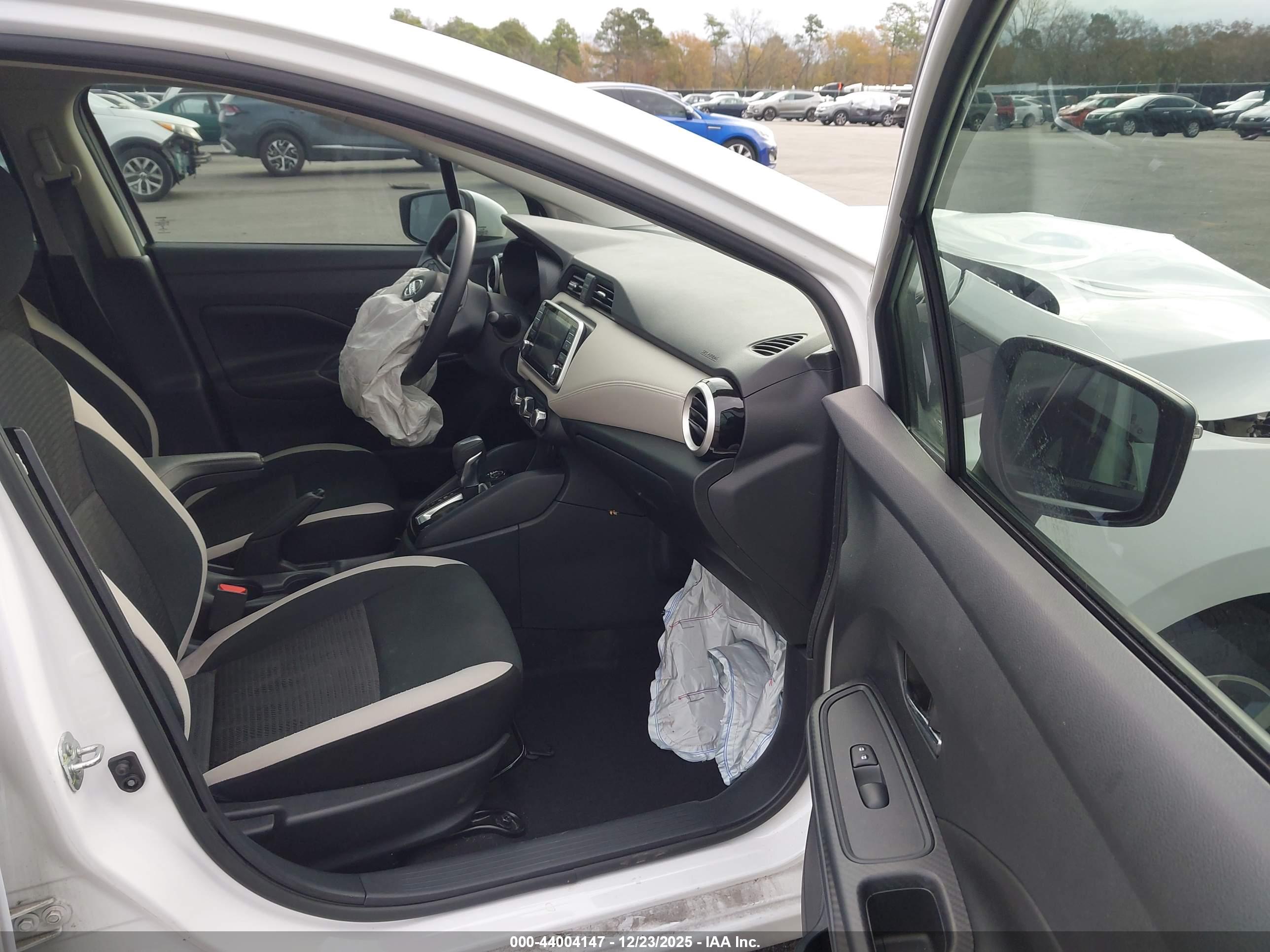 NISSAN VERSA image 5