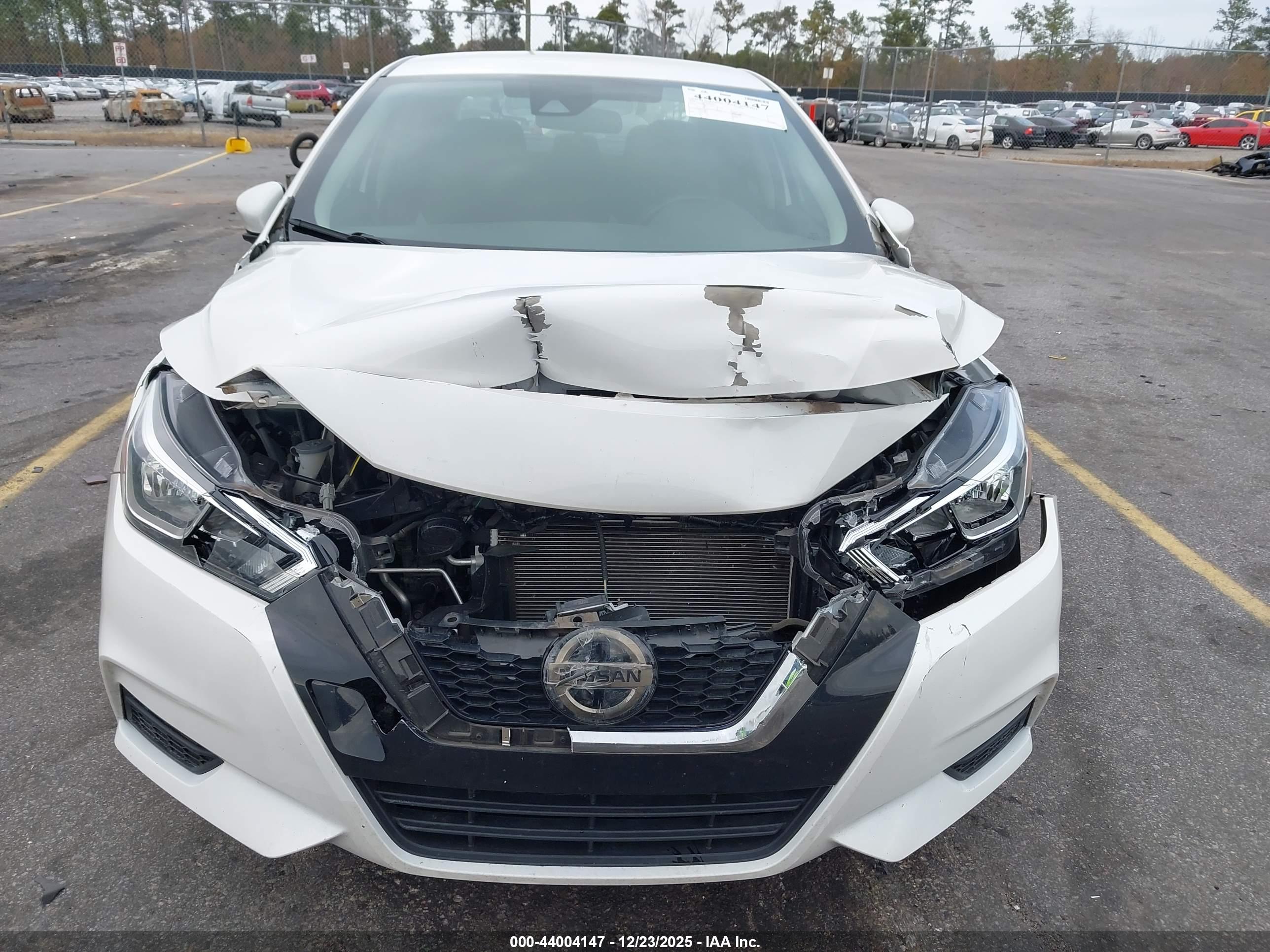 NISSAN VERSA image 6