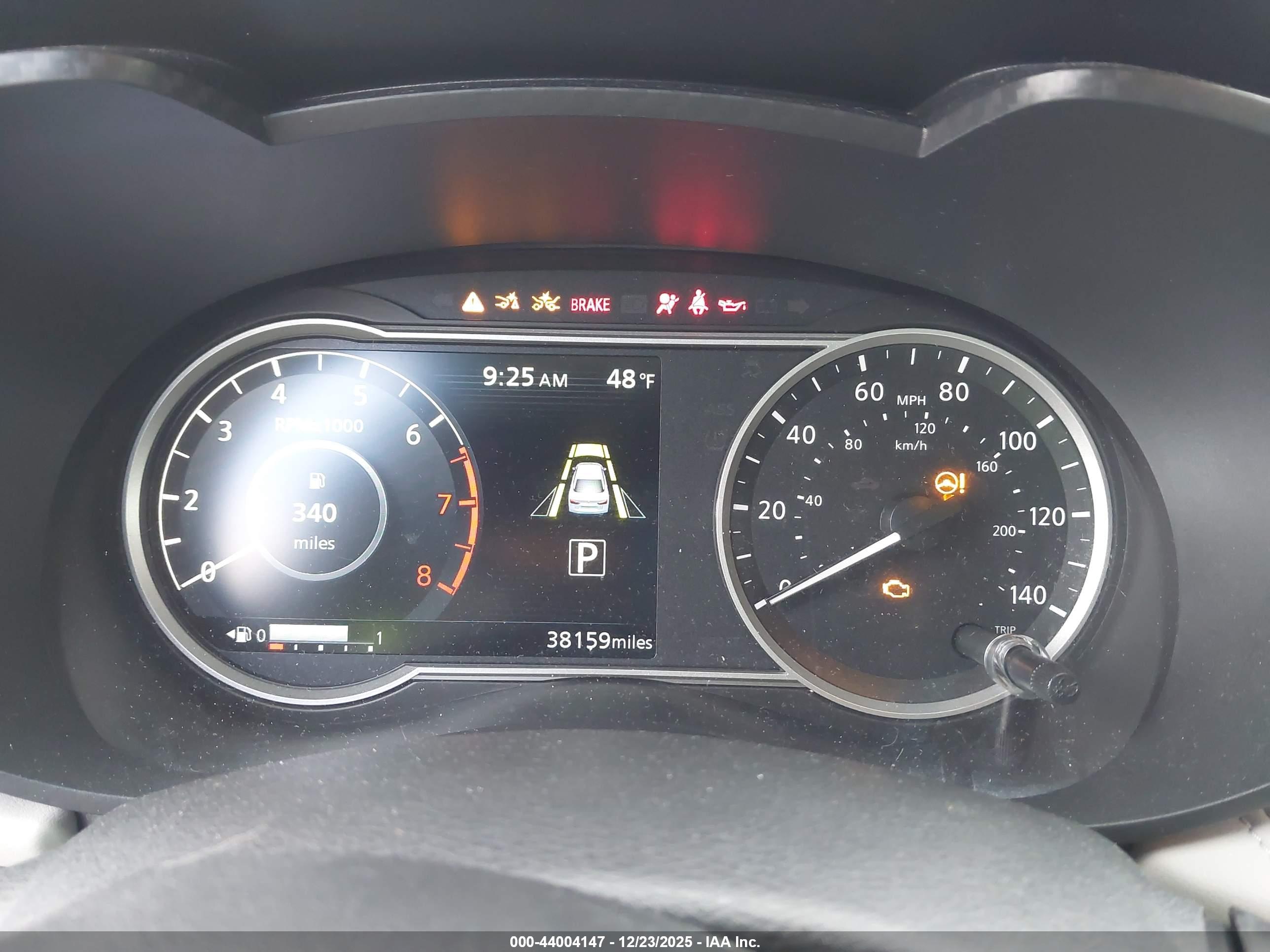 NISSAN VERSA image 7