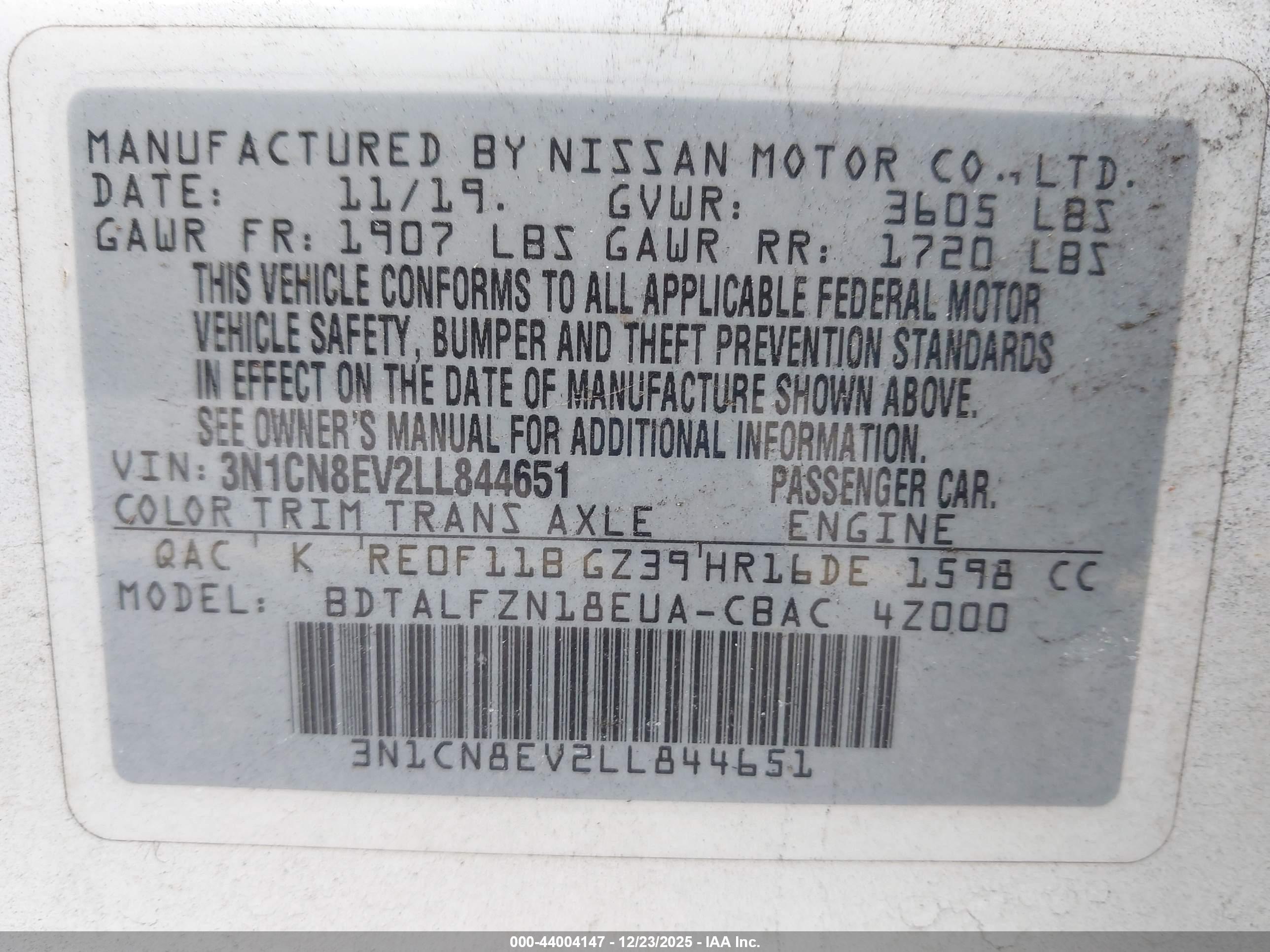 NISSAN VERSA image 9