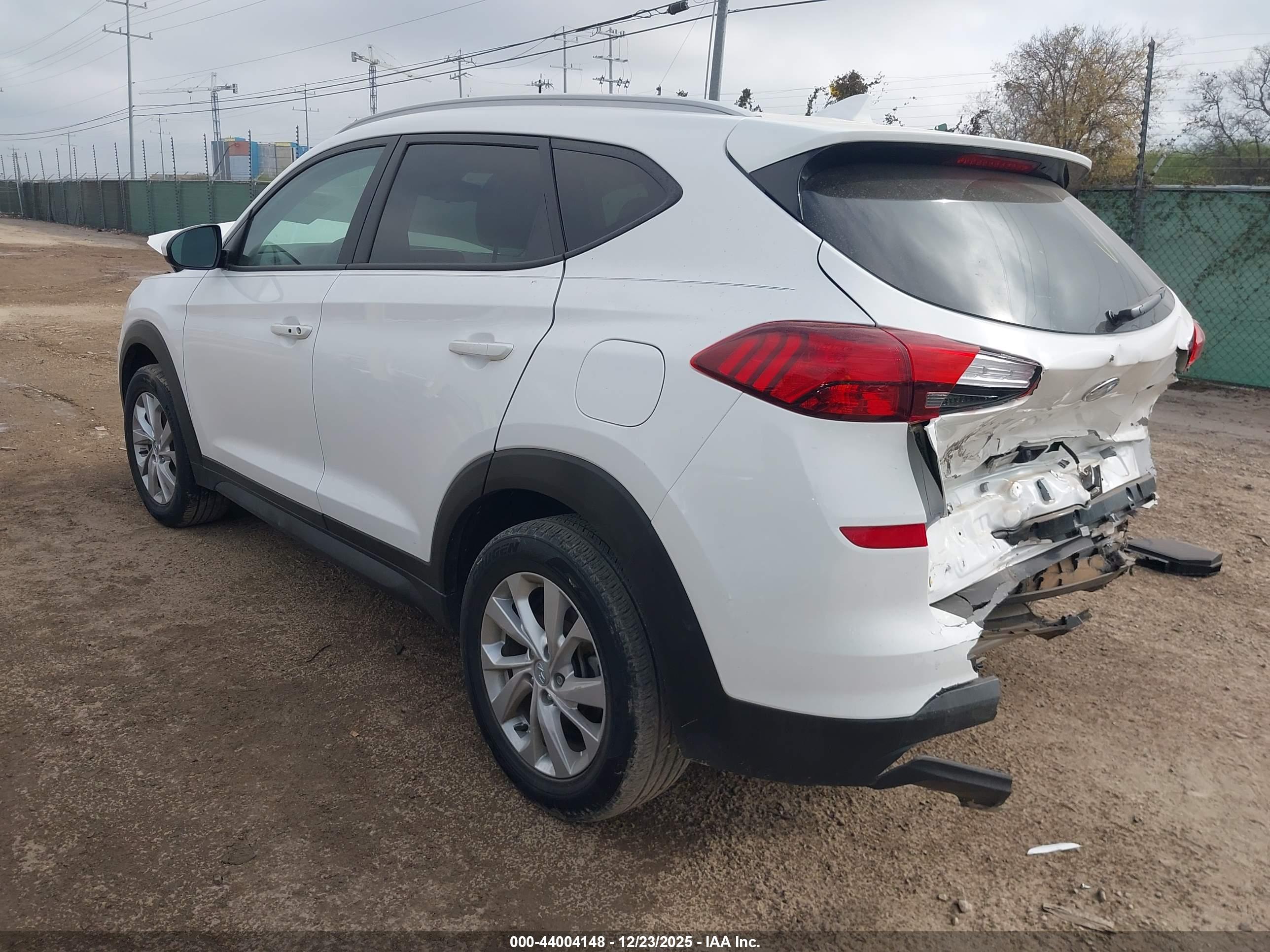 HYUNDAI TUCSON image 3