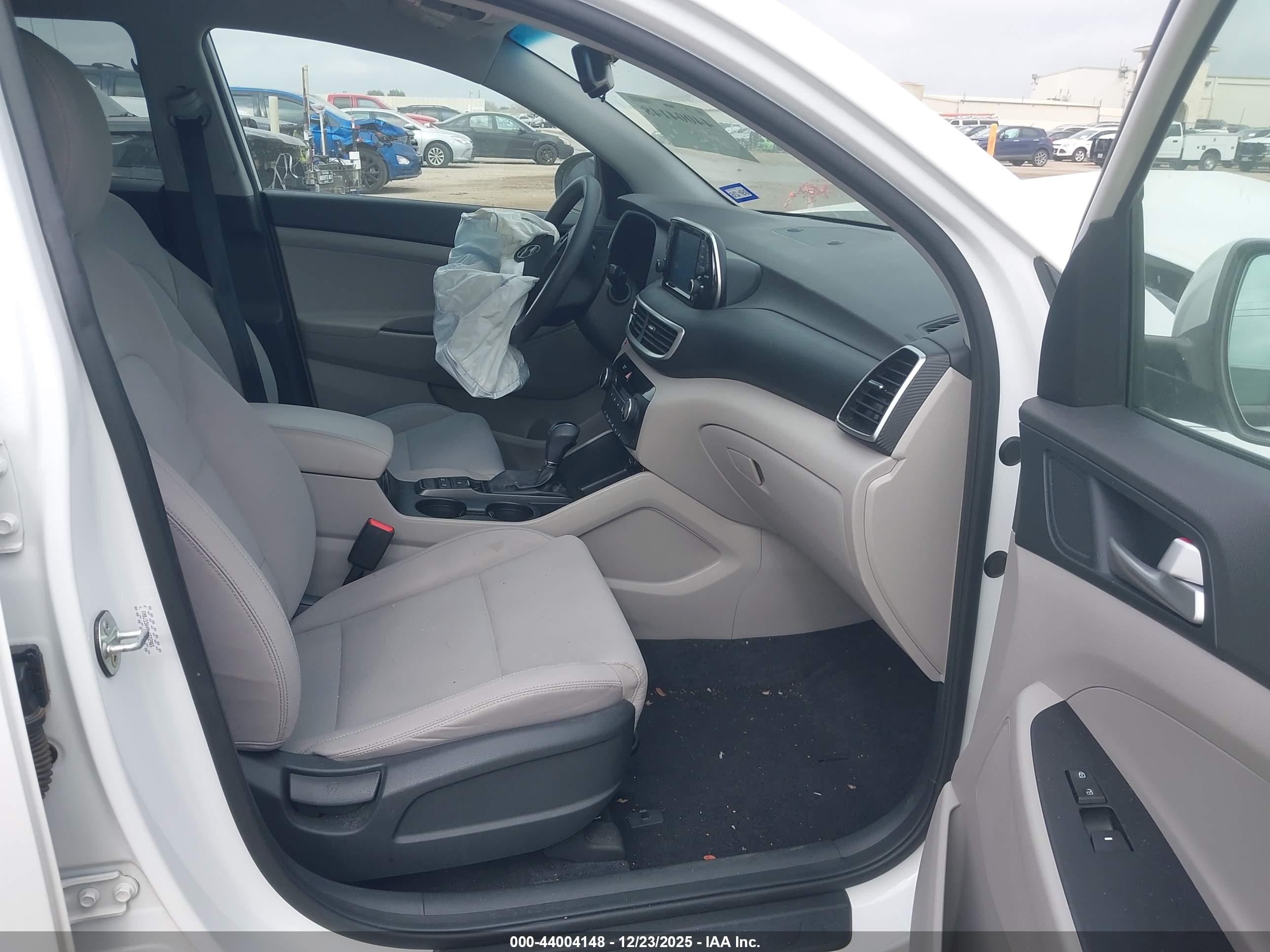 HYUNDAI TUCSON image 5