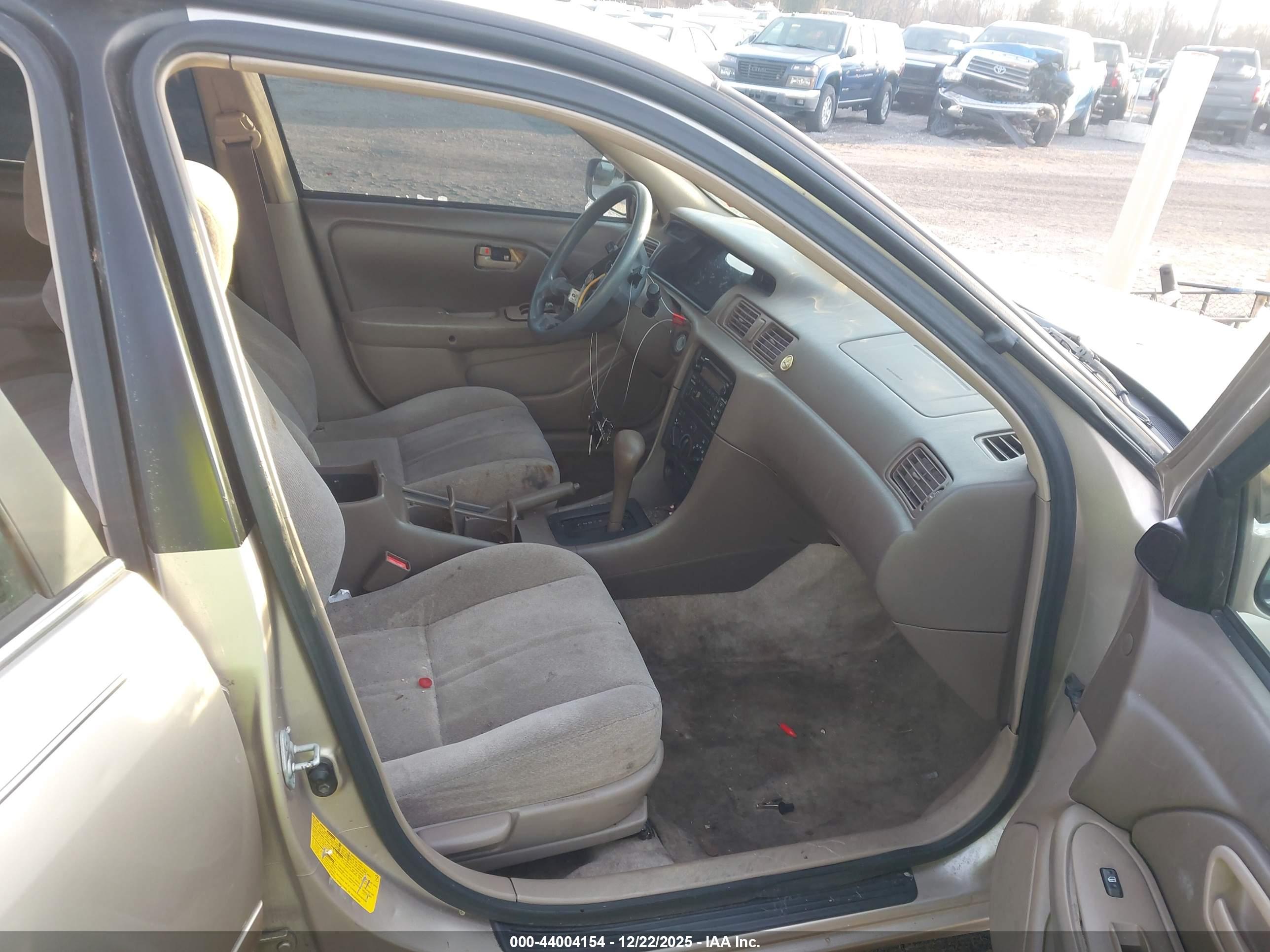 TOYOTA CAMRY image 5