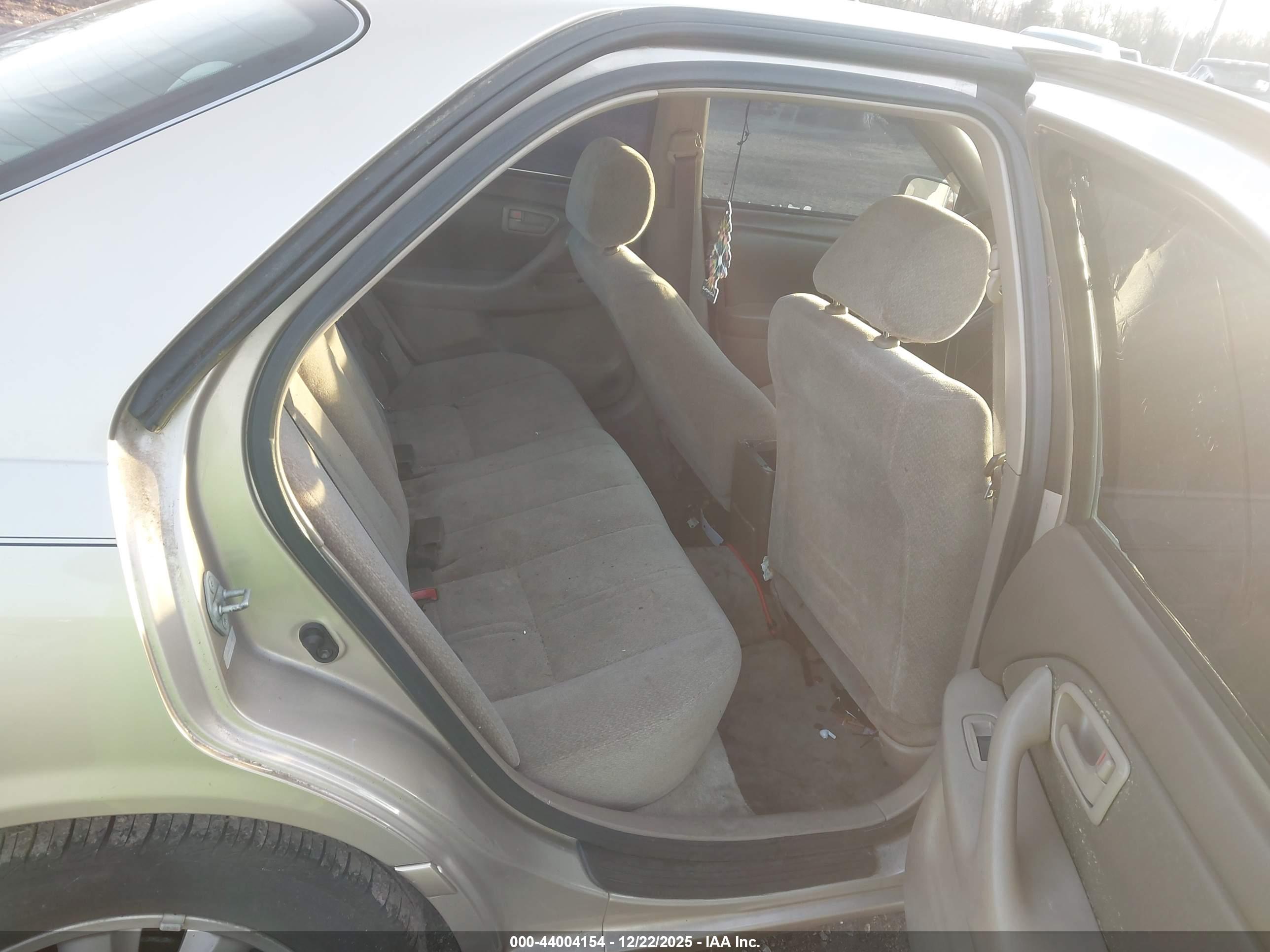 TOYOTA CAMRY image 8