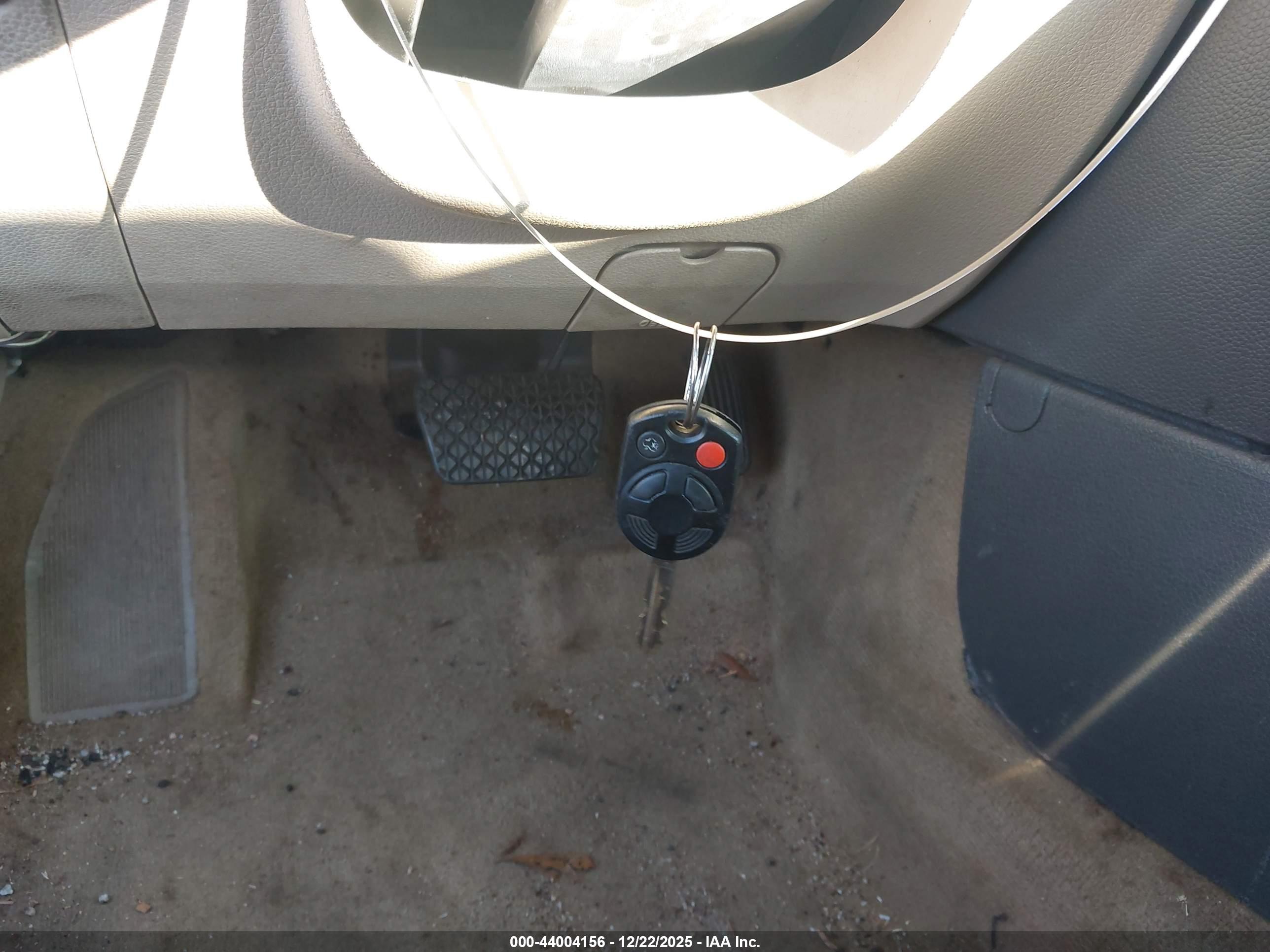 FORD FUSION image 11