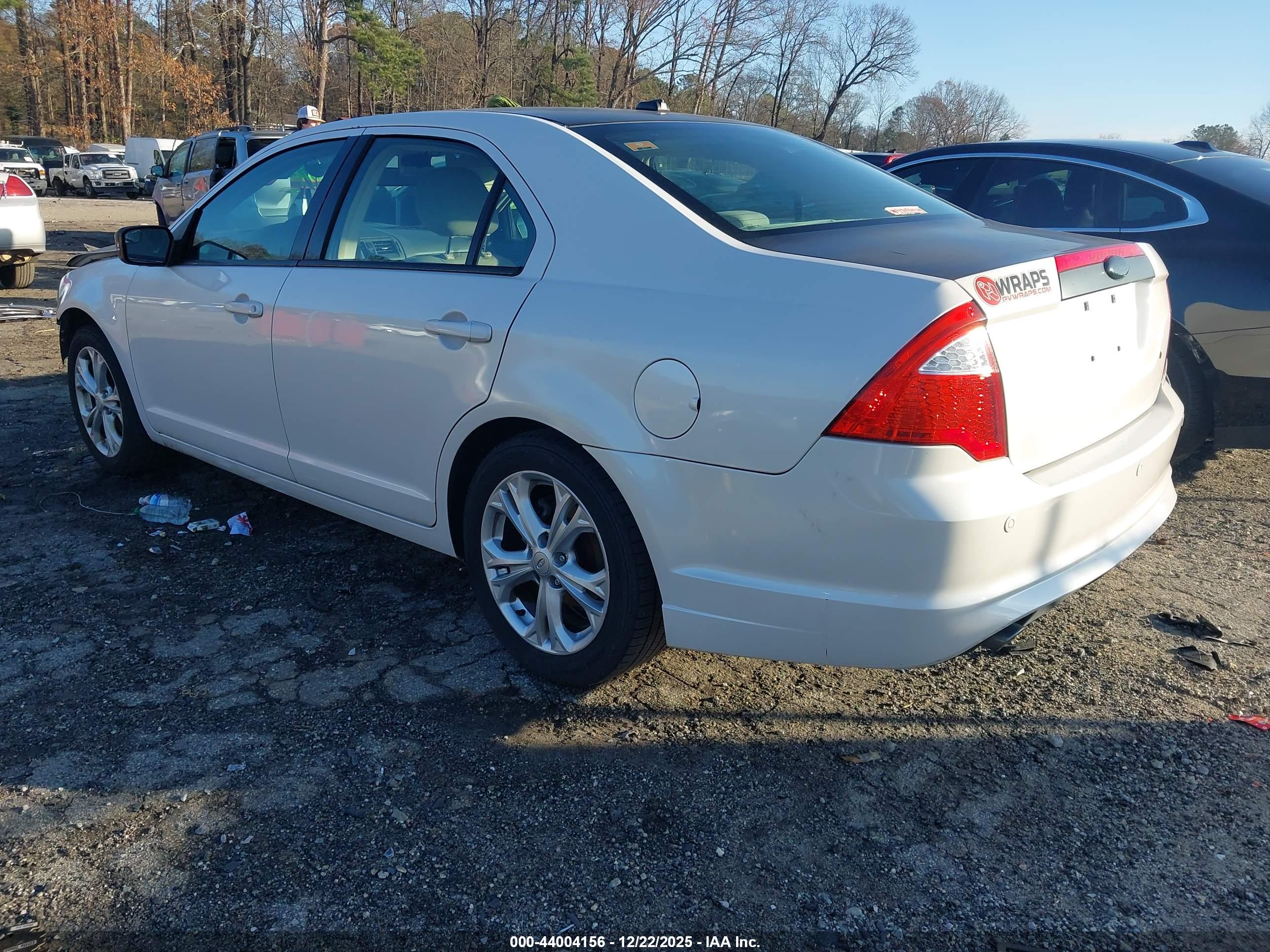 FORD FUSION image 3