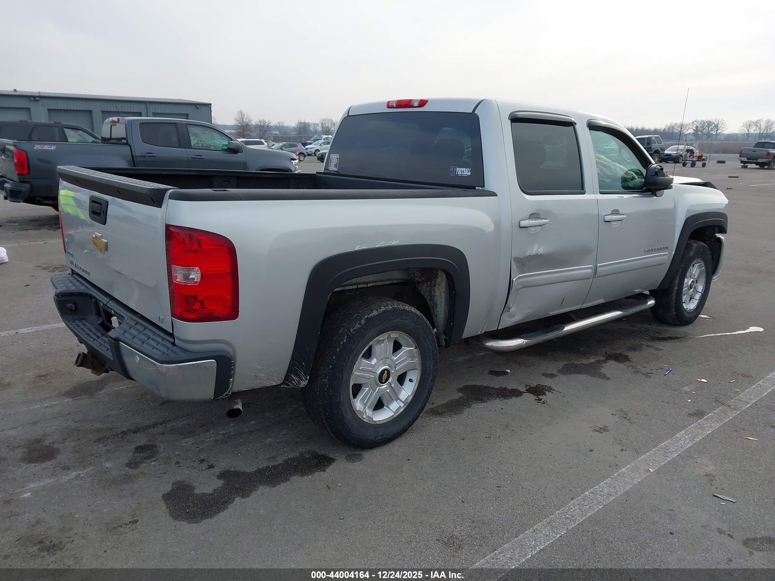 CHEVROLET SILVERADO image 4