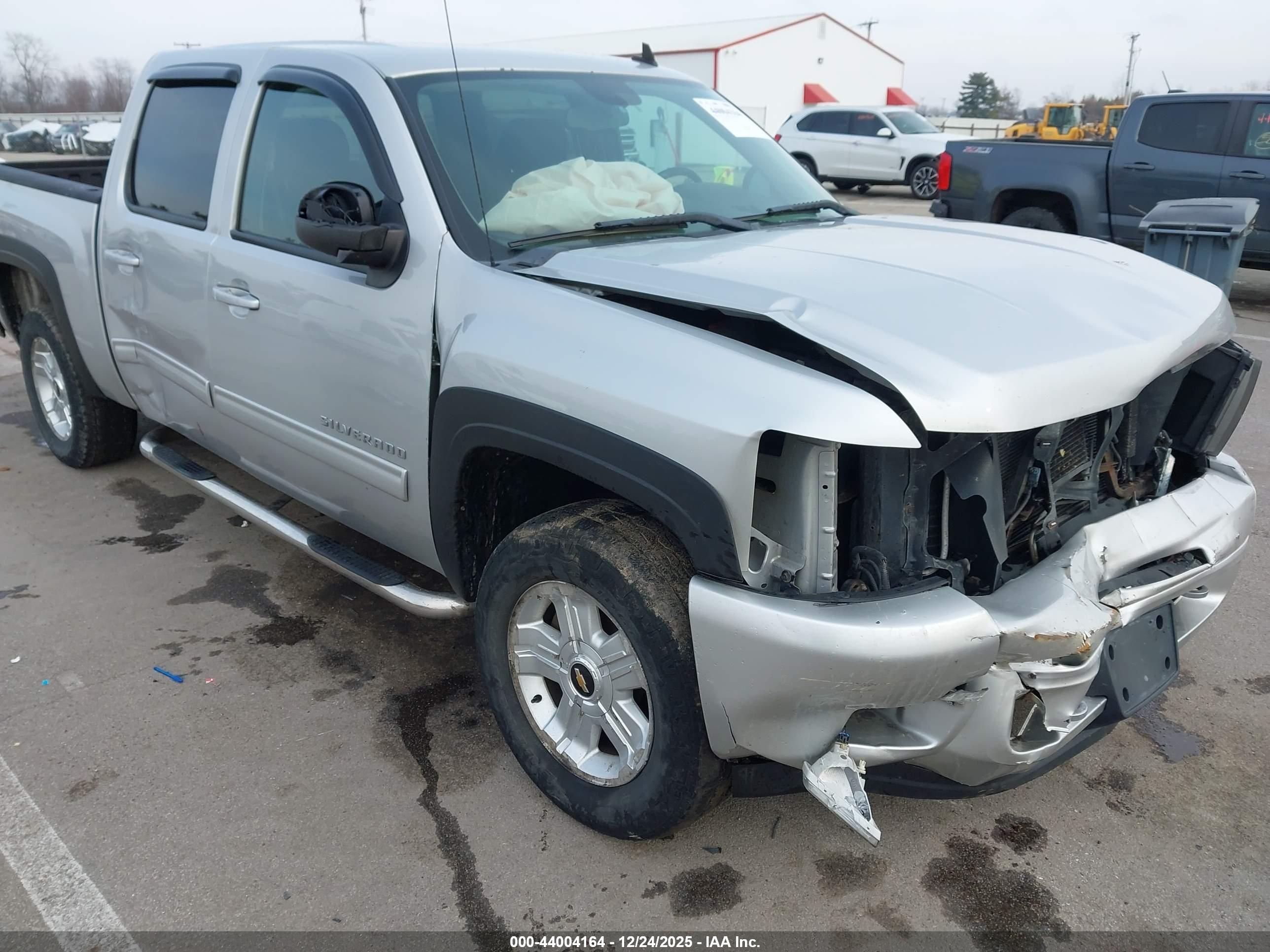 CHEVROLET SILVERADO image 6