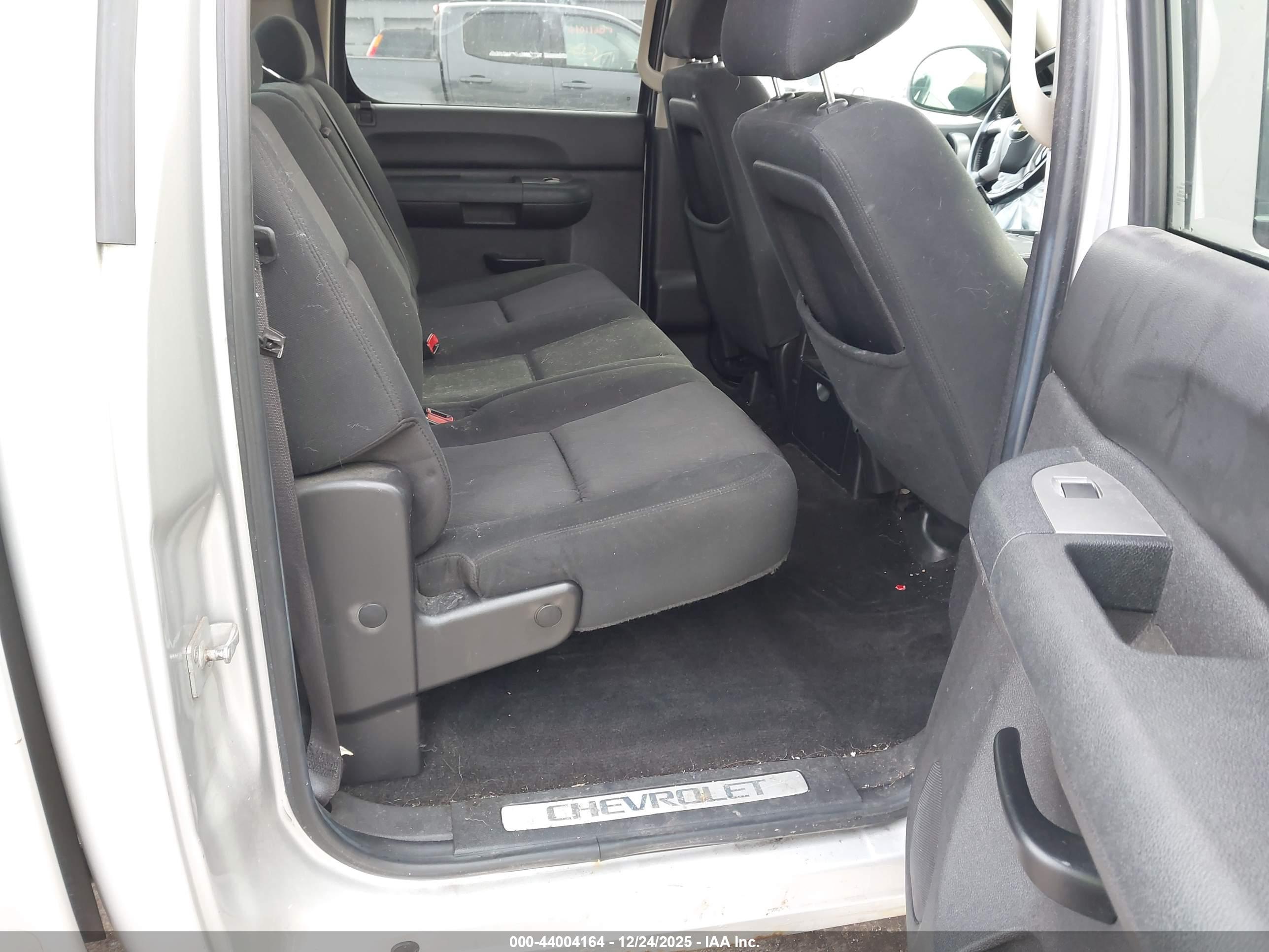 CHEVROLET SILVERADO image 8