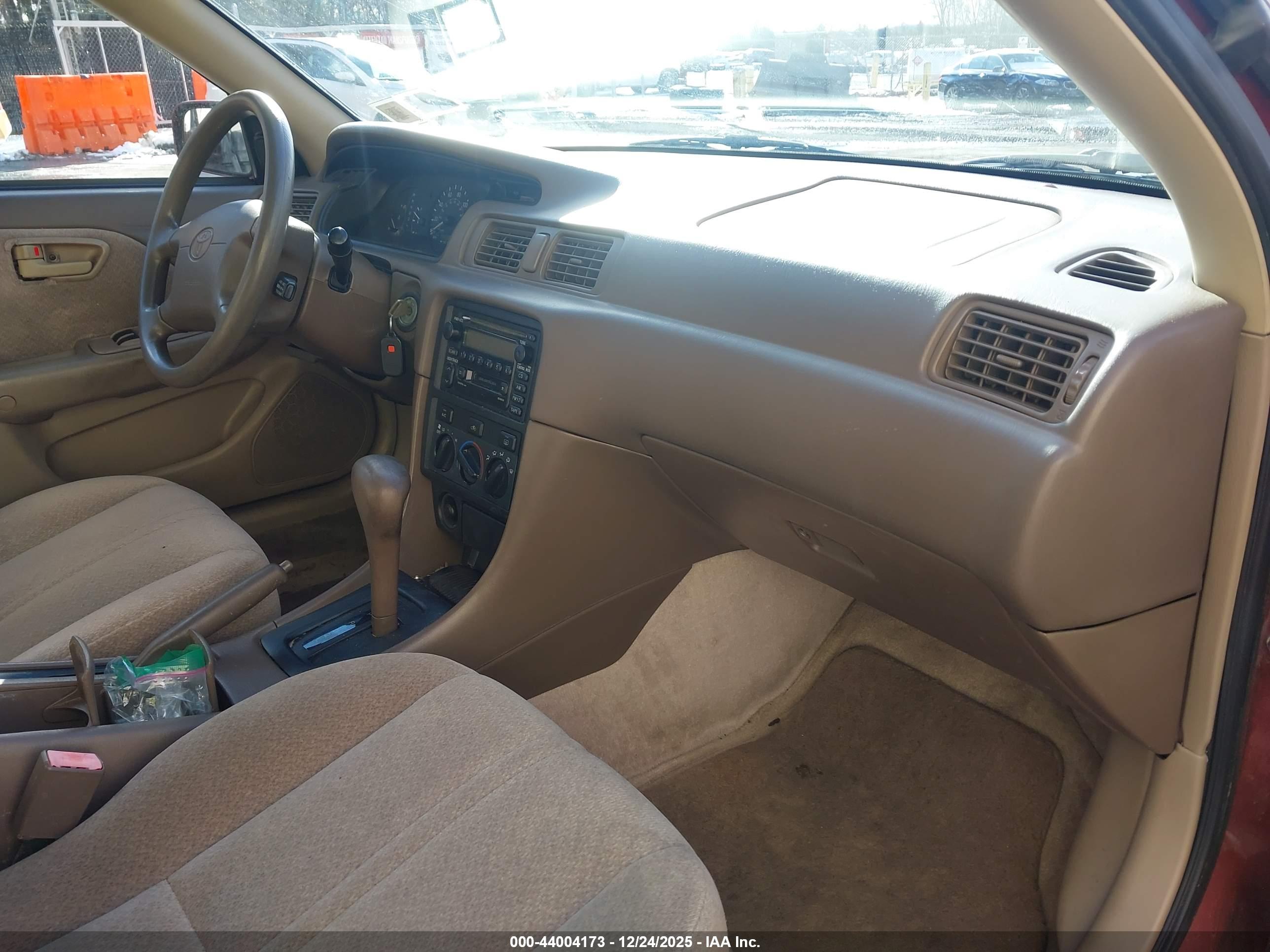 TOYOTA CAMRY image 5