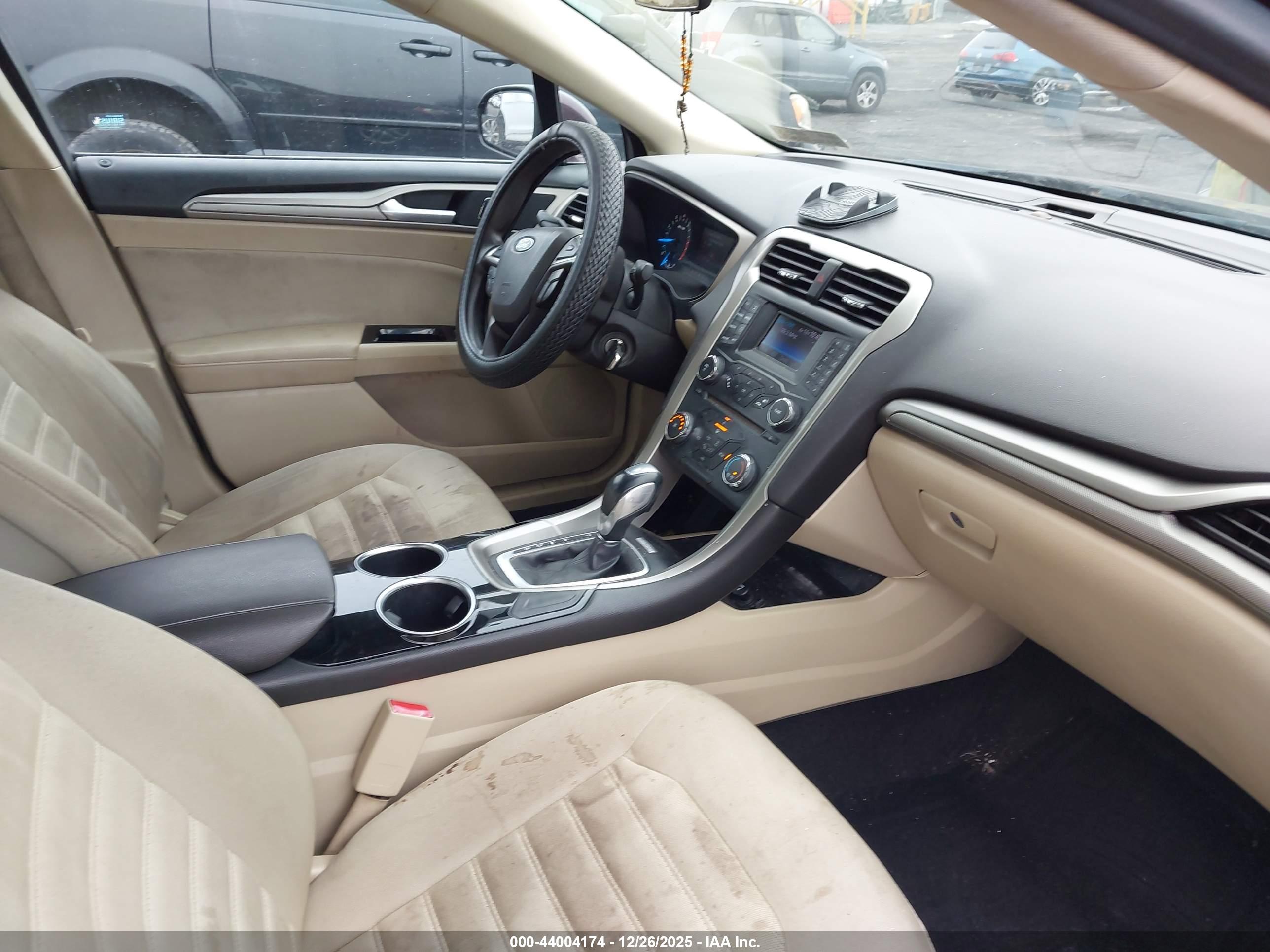 FORD FUSION image 5