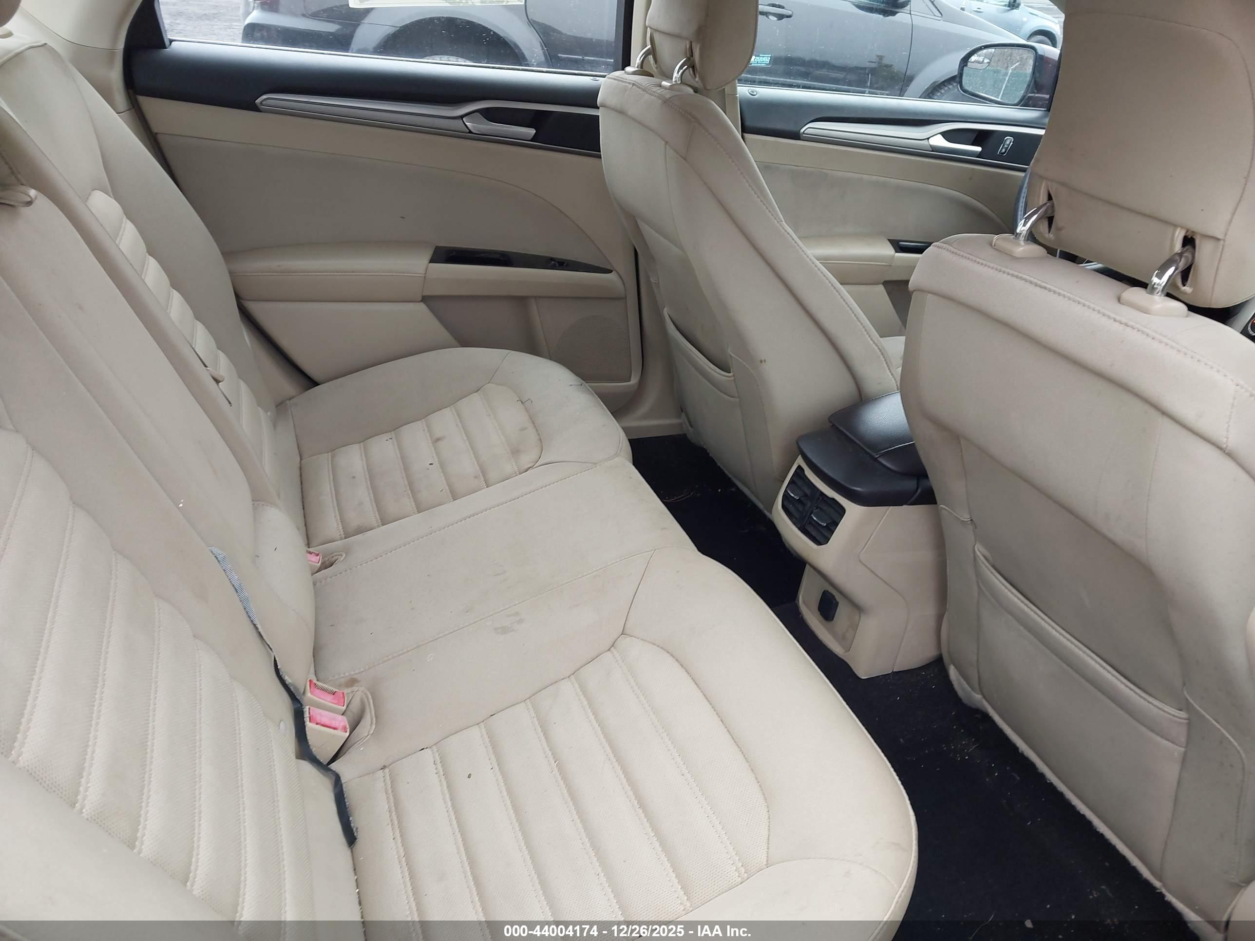 FORD FUSION image 8