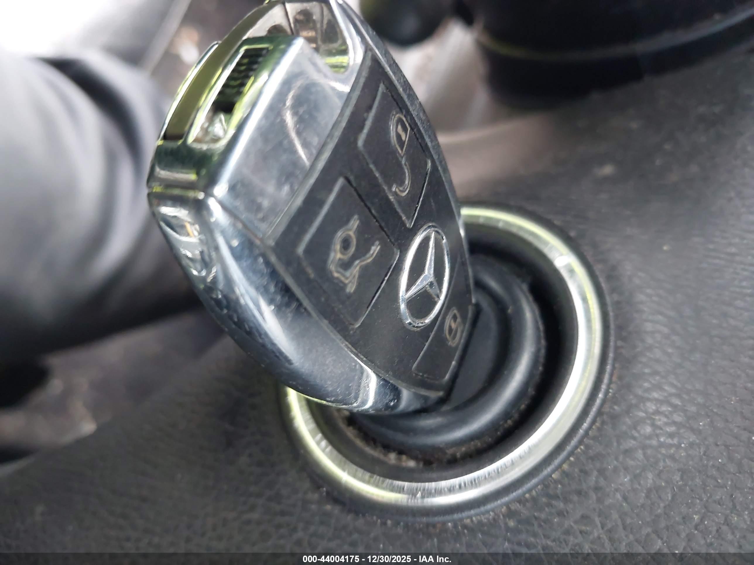 MERCEDES-BENZ C image 11