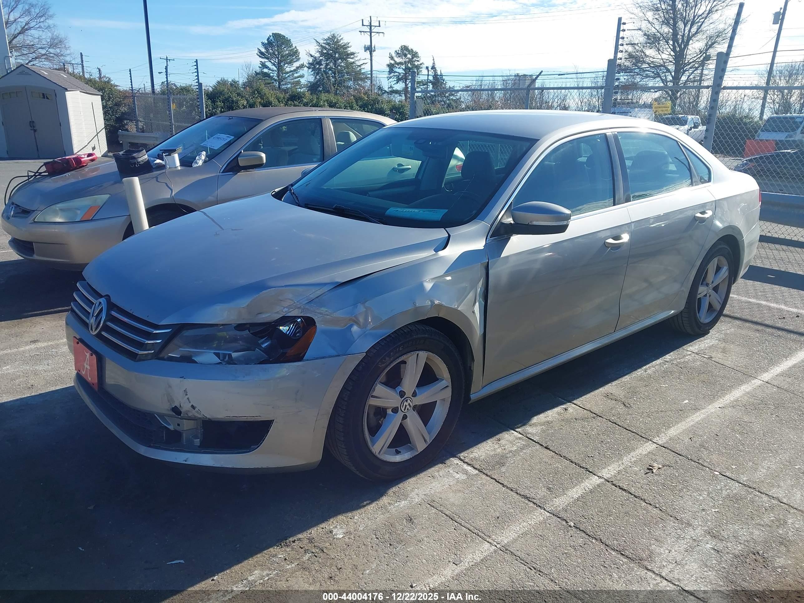 VOLKSWAGEN PASSAT image 2