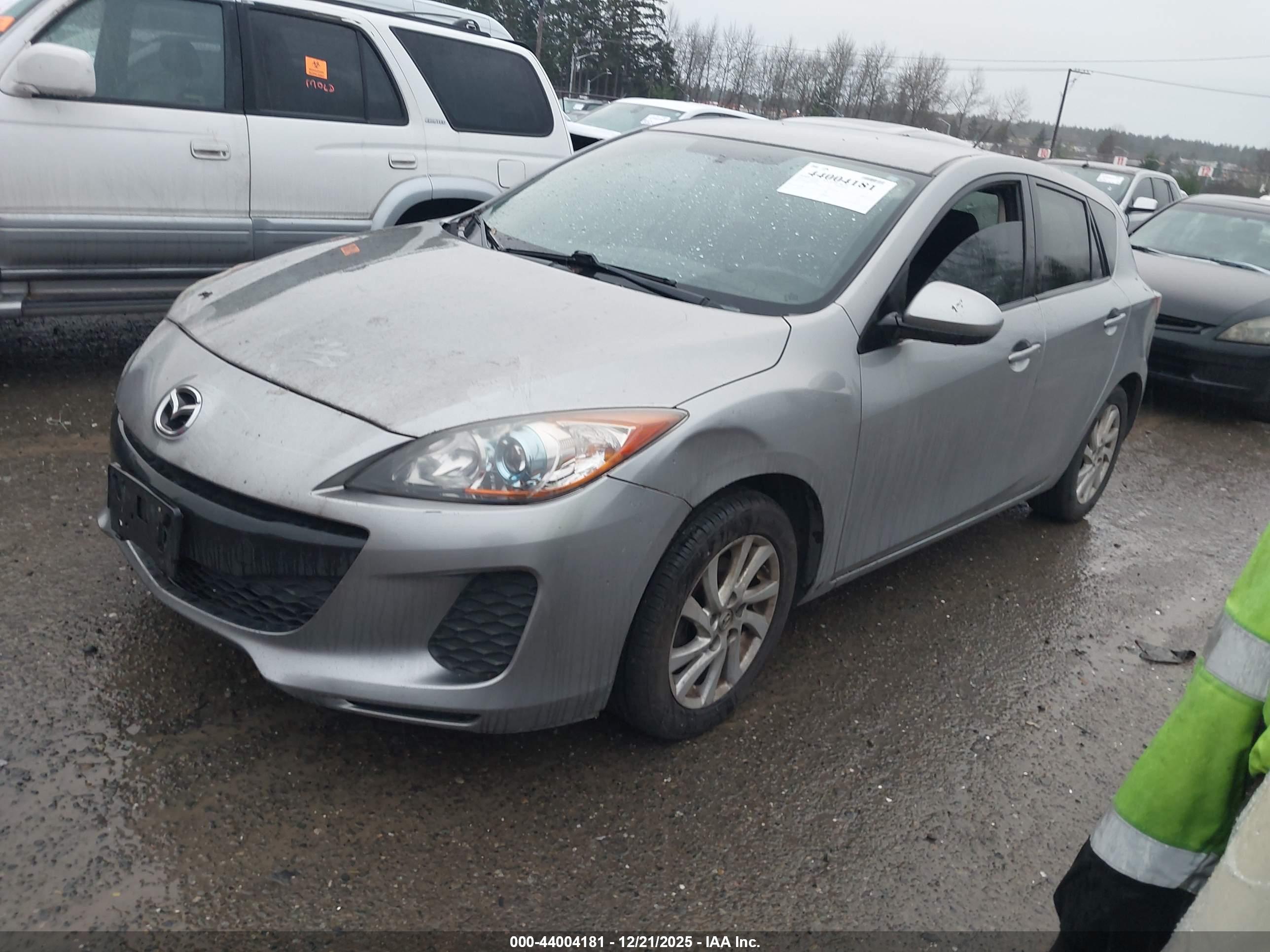 MAZDA MAZDA3 image 2
