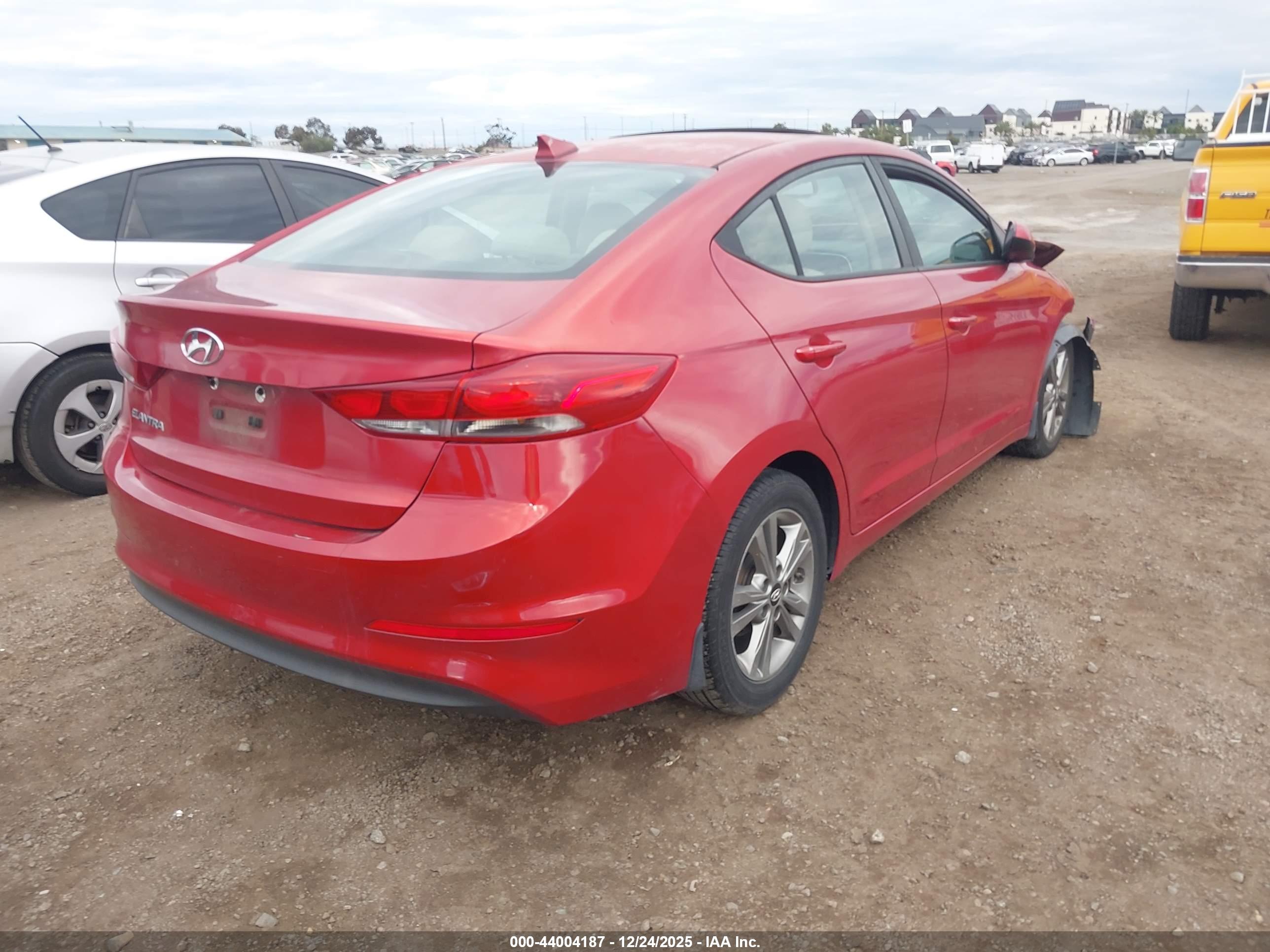 HYUNDAI ELANTRA image 4