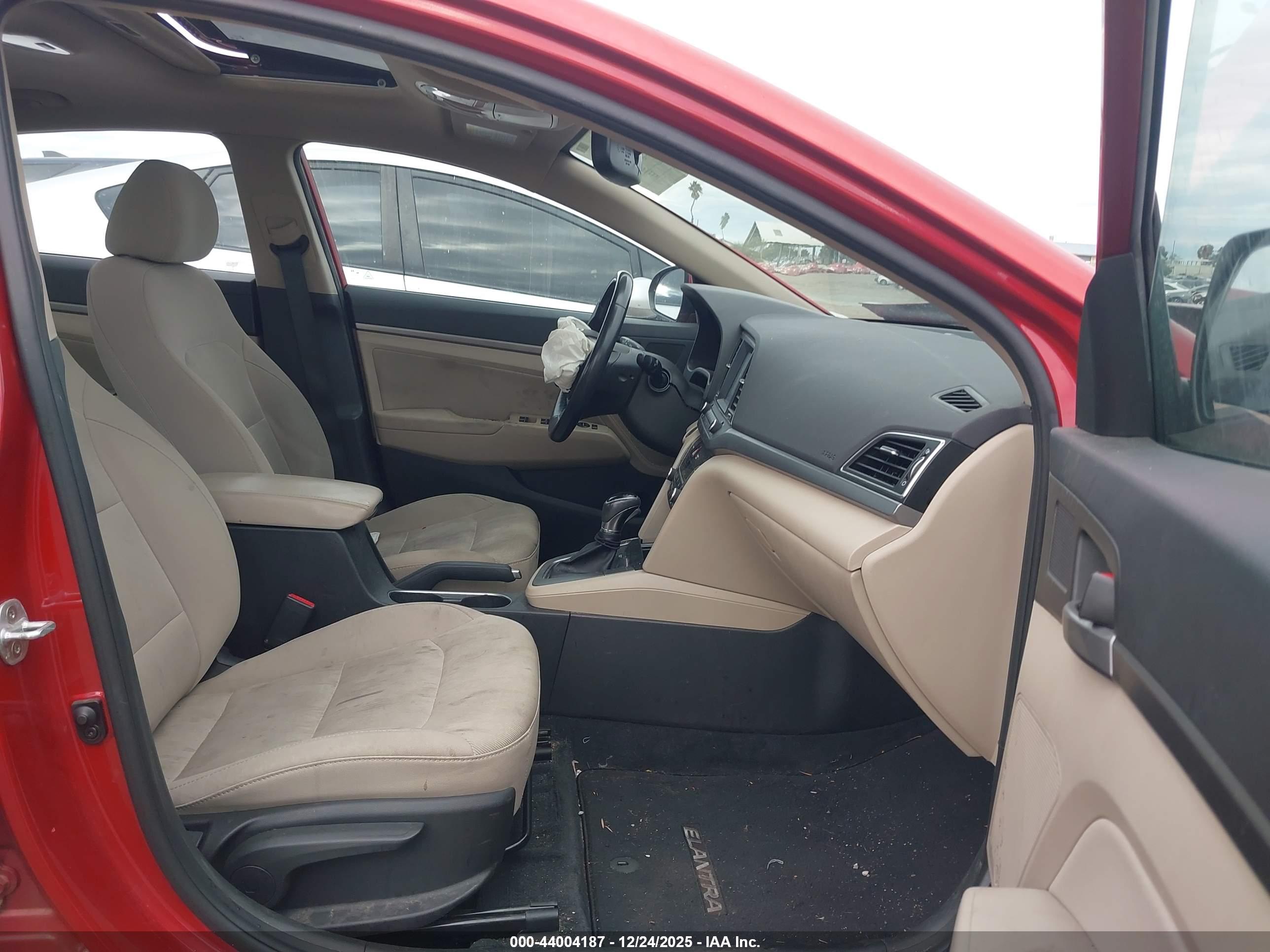 HYUNDAI ELANTRA image 5