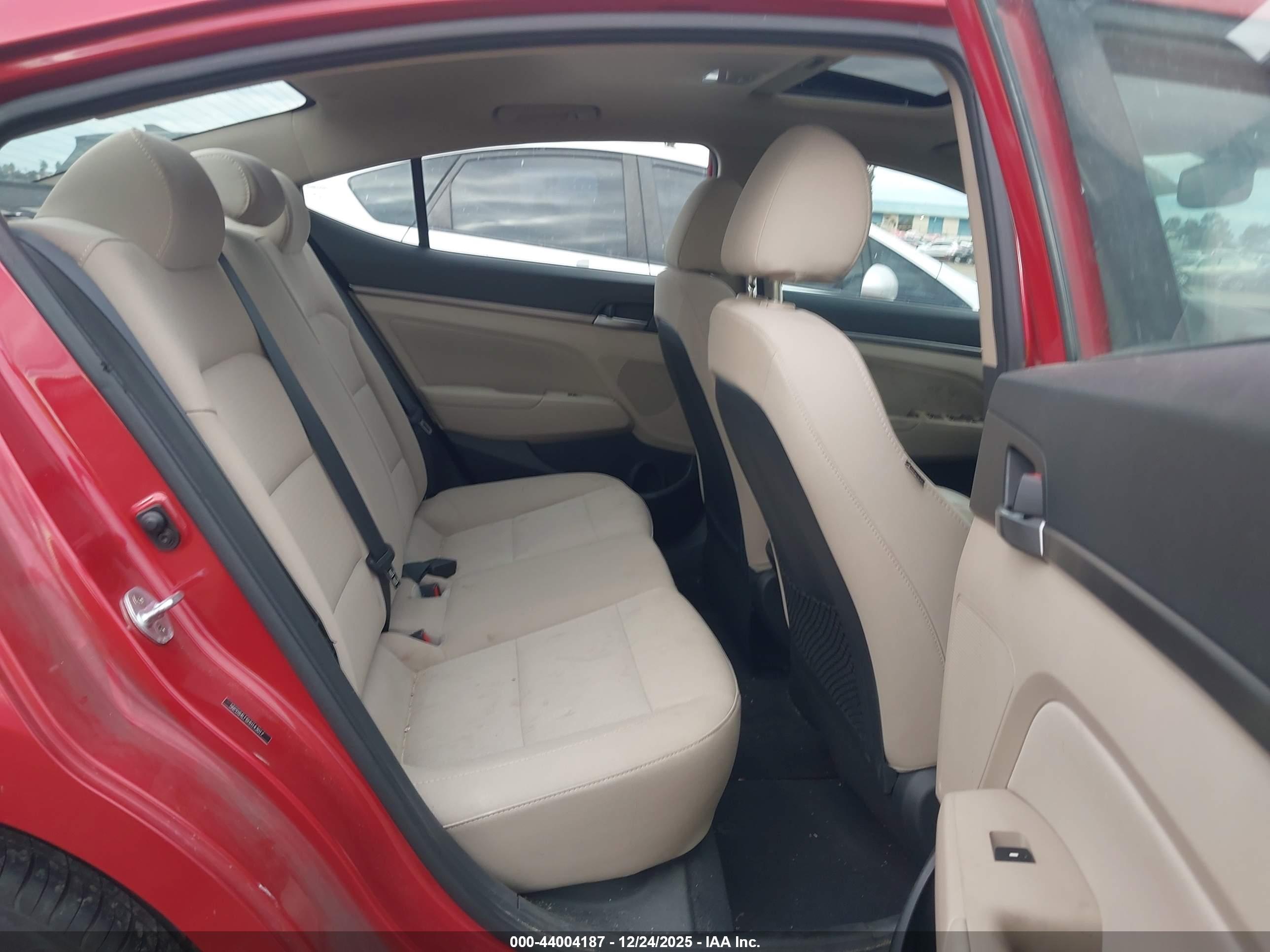 HYUNDAI ELANTRA image 8