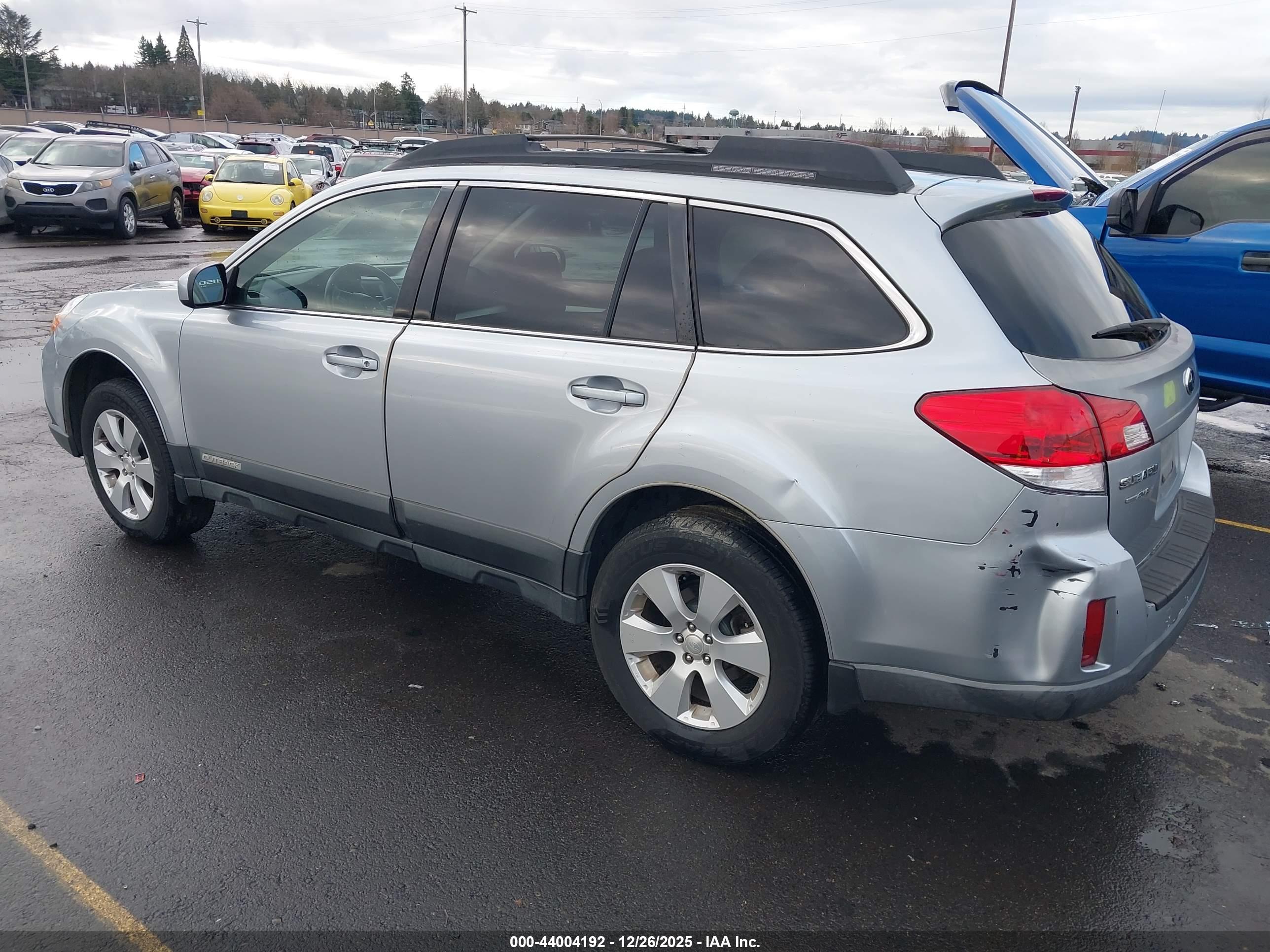 SUBARU OUTBACK image 3