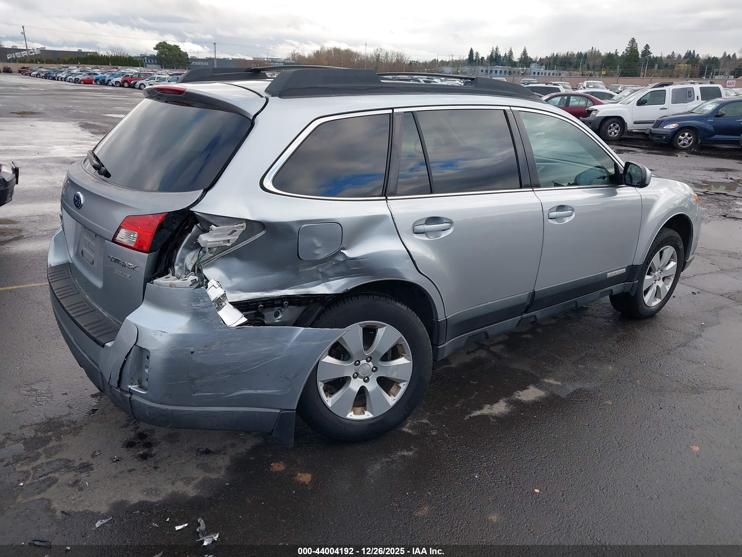 SUBARU OUTBACK image 4