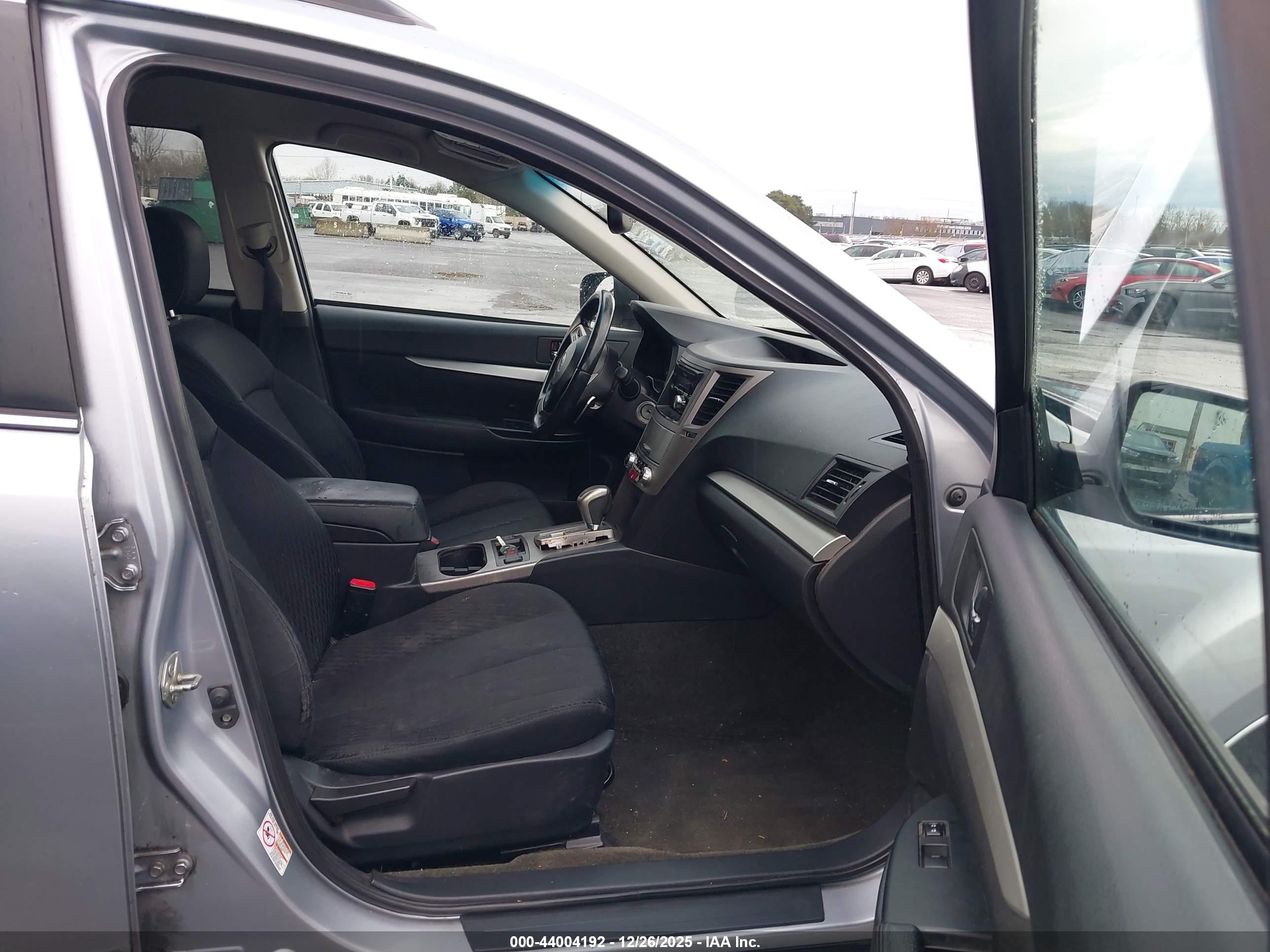 SUBARU OUTBACK image 5