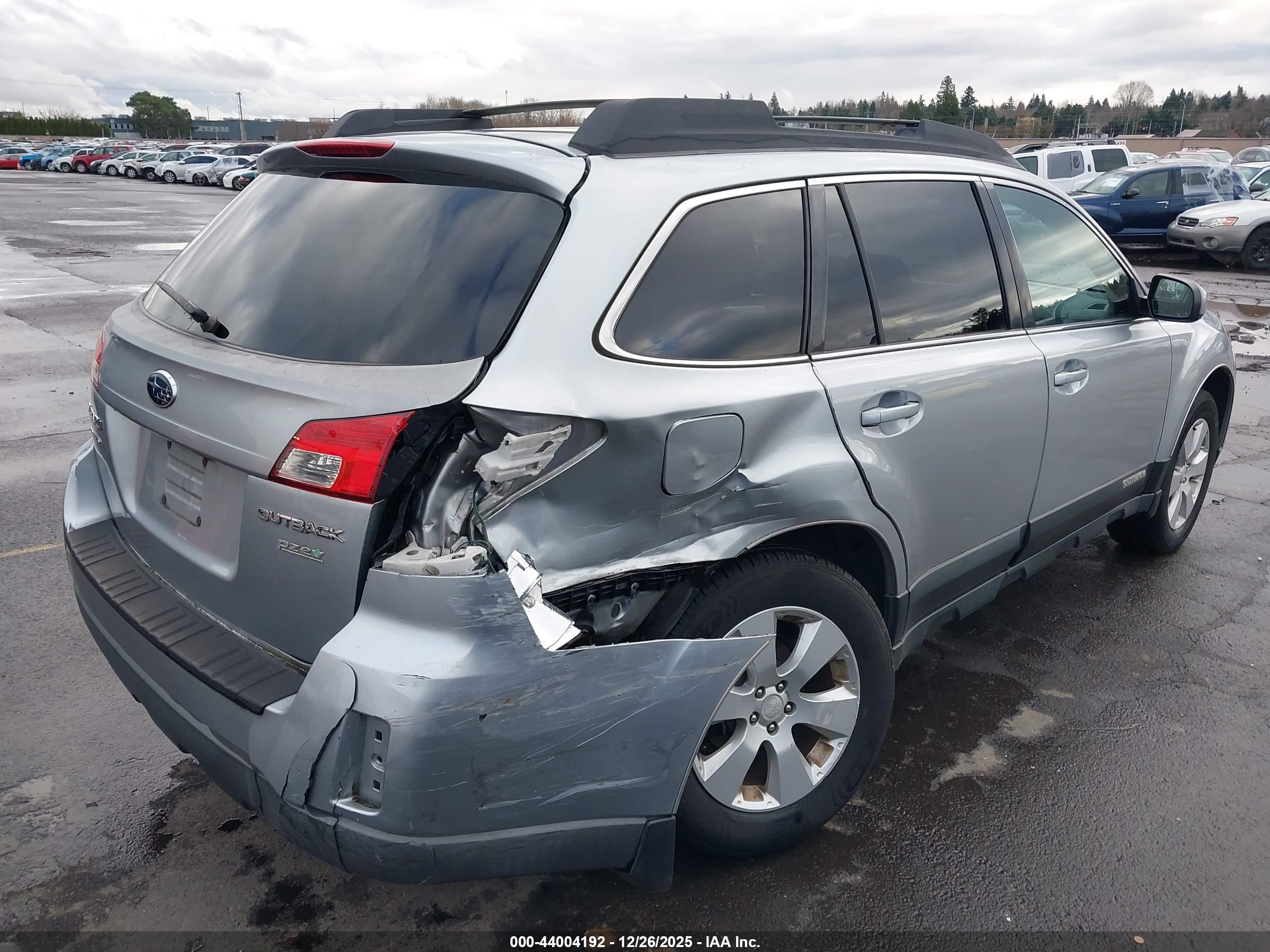SUBARU OUTBACK image 6