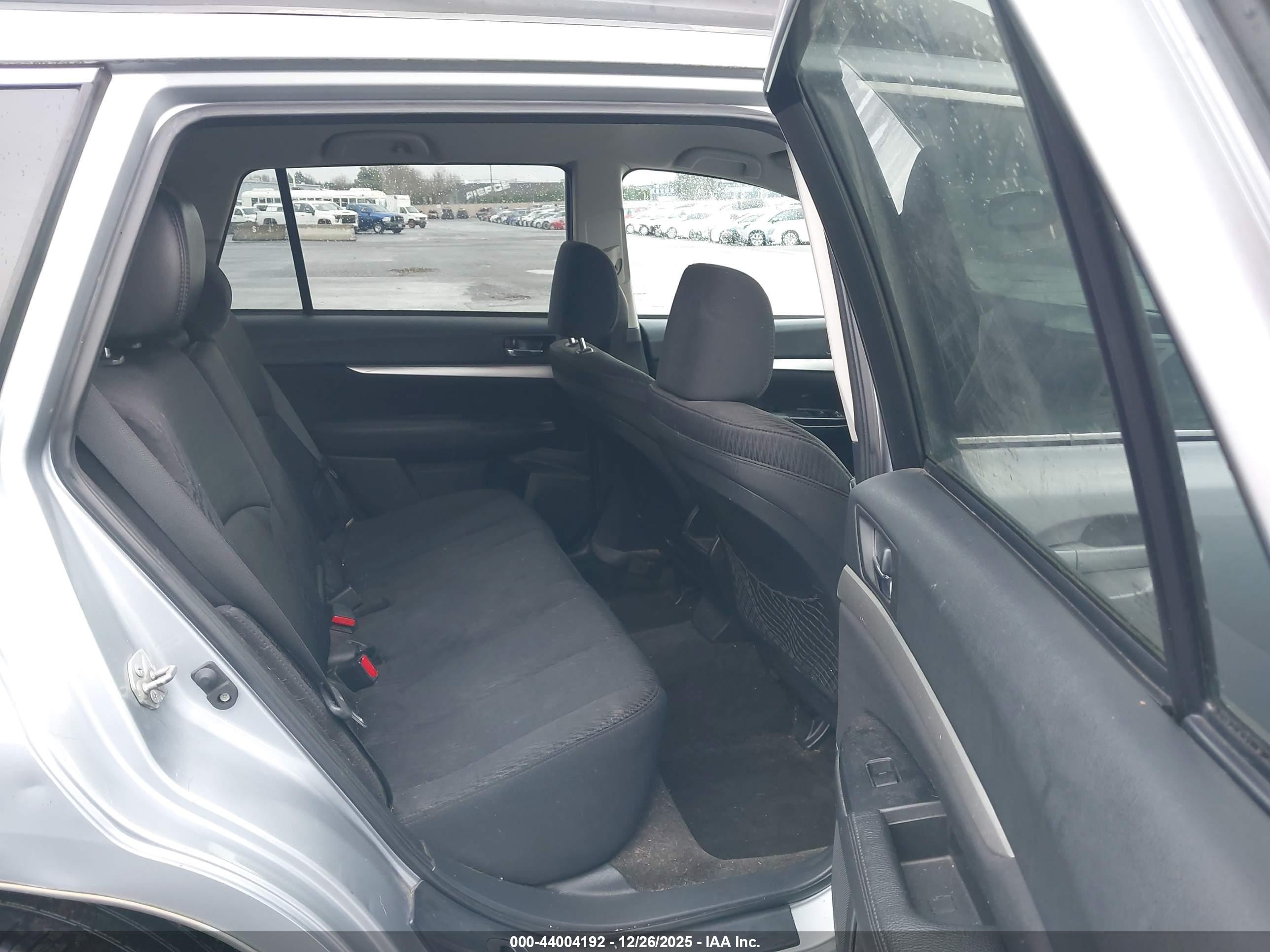 SUBARU OUTBACK image 8
