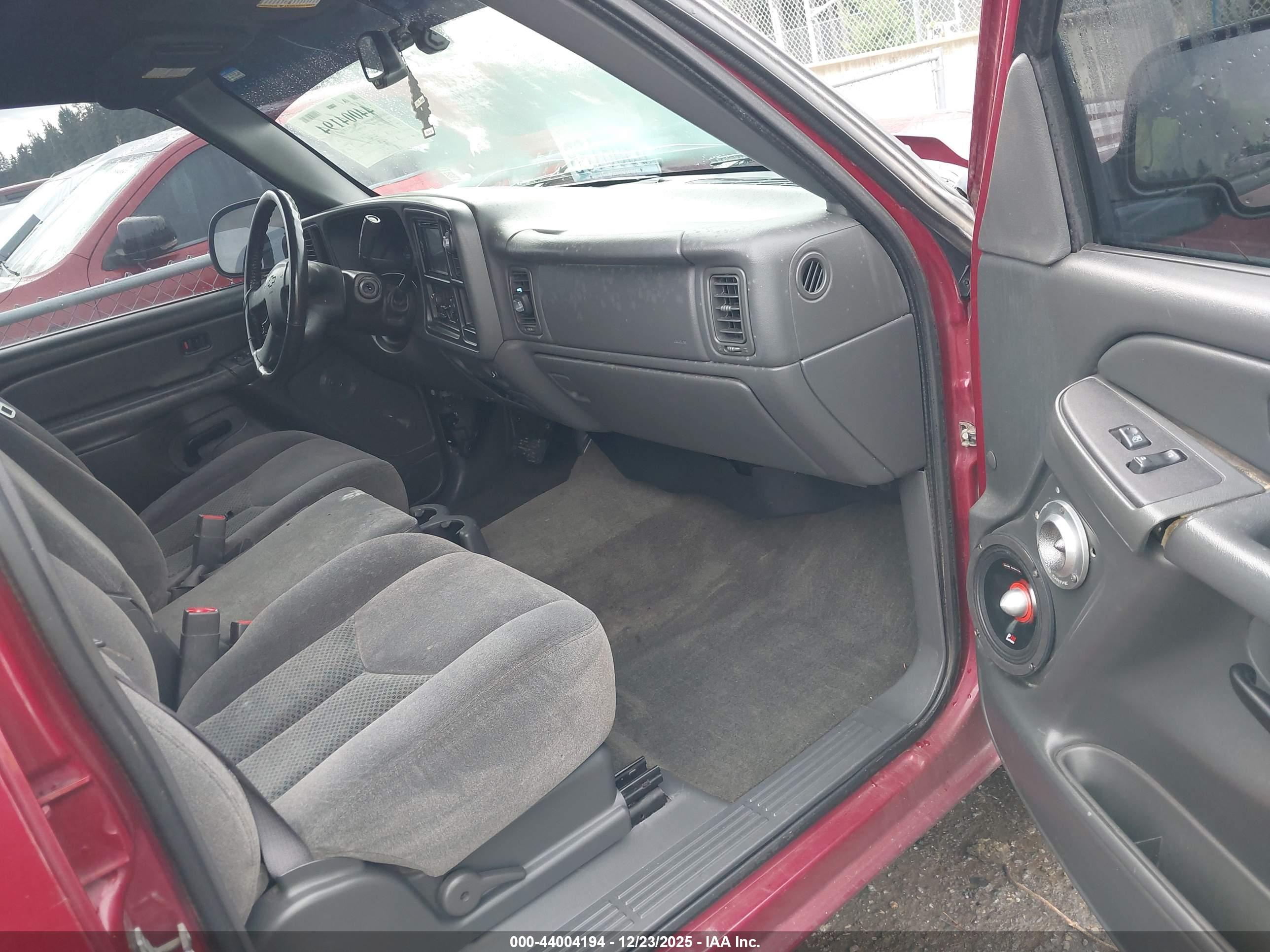 CHEVROLET SILVERADO image 5