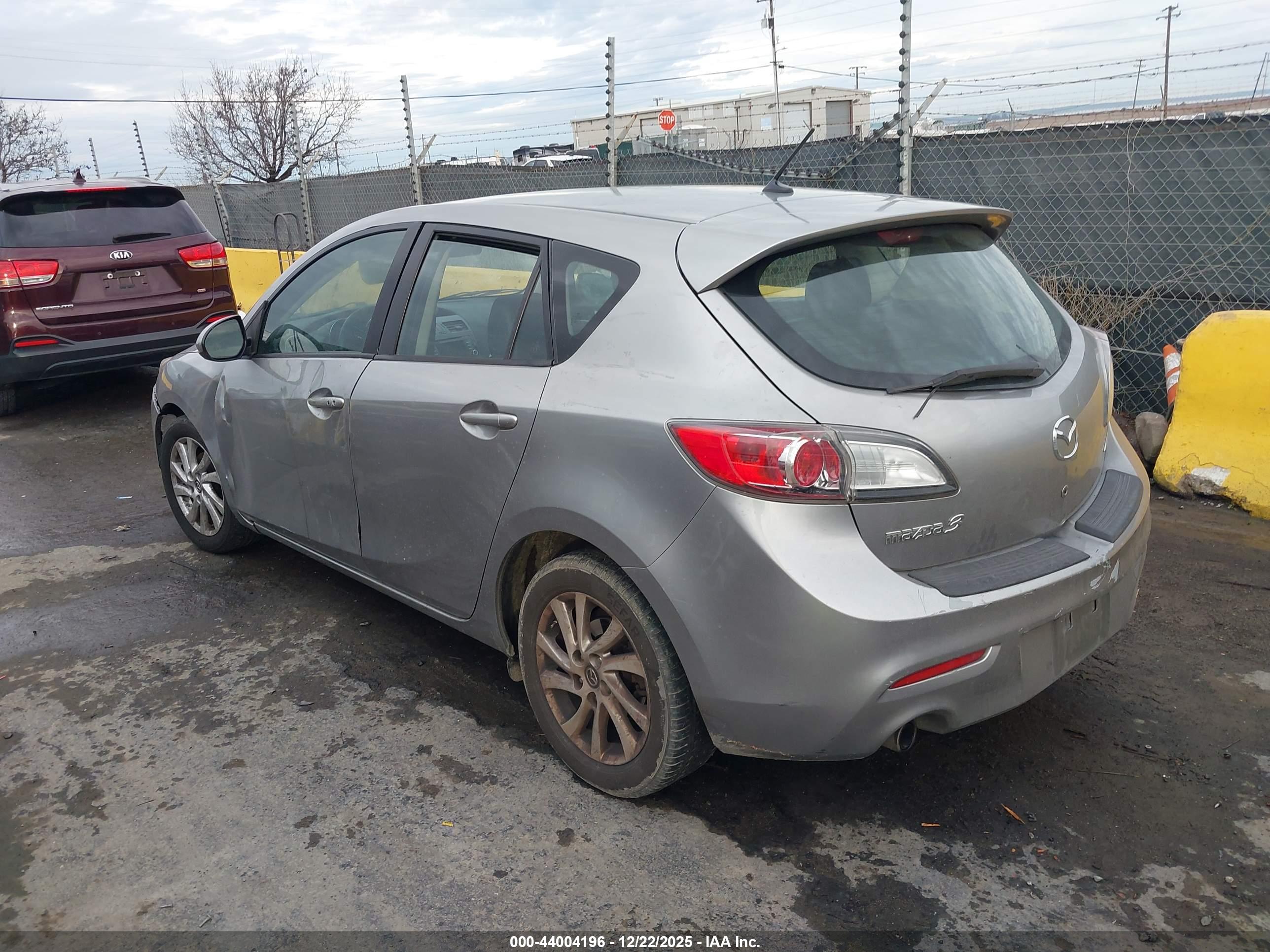 MAZDA MAZDA3 image 3