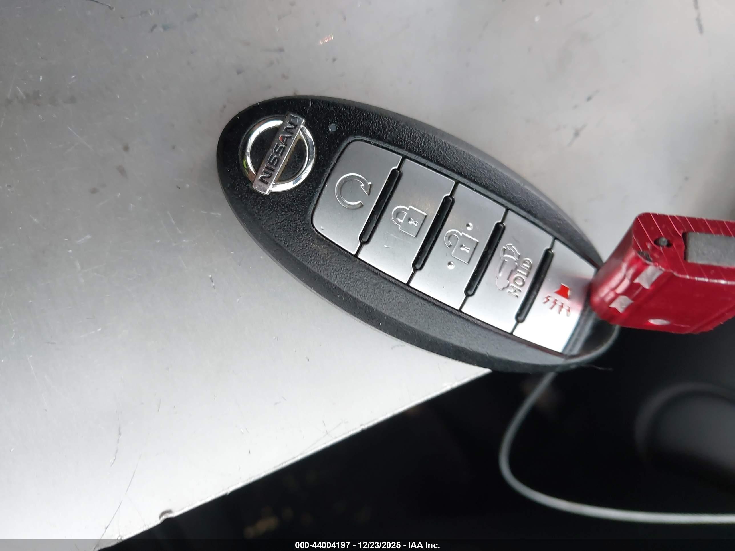NISSAN ROGUE image 11