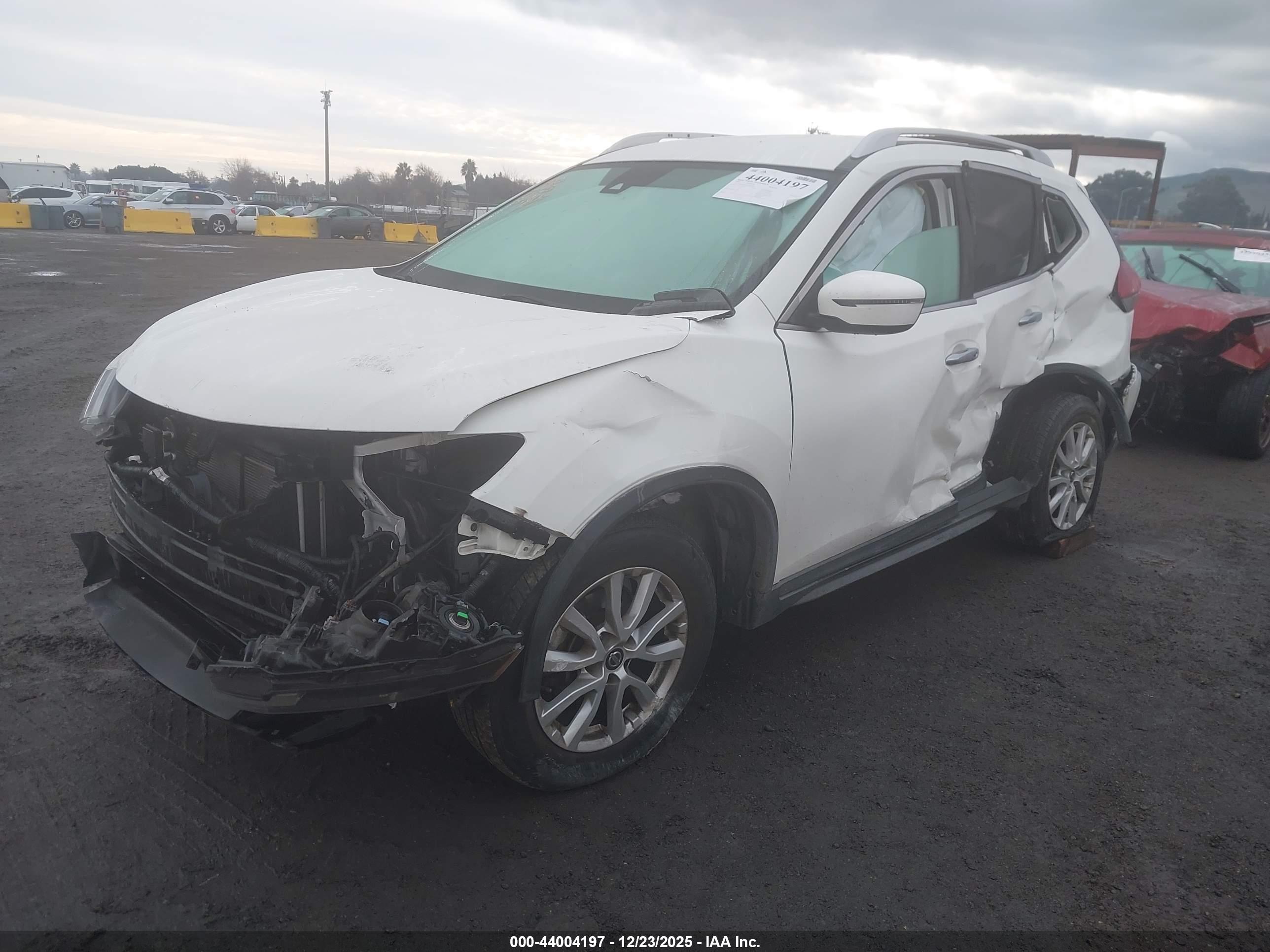 NISSAN ROGUE image 2