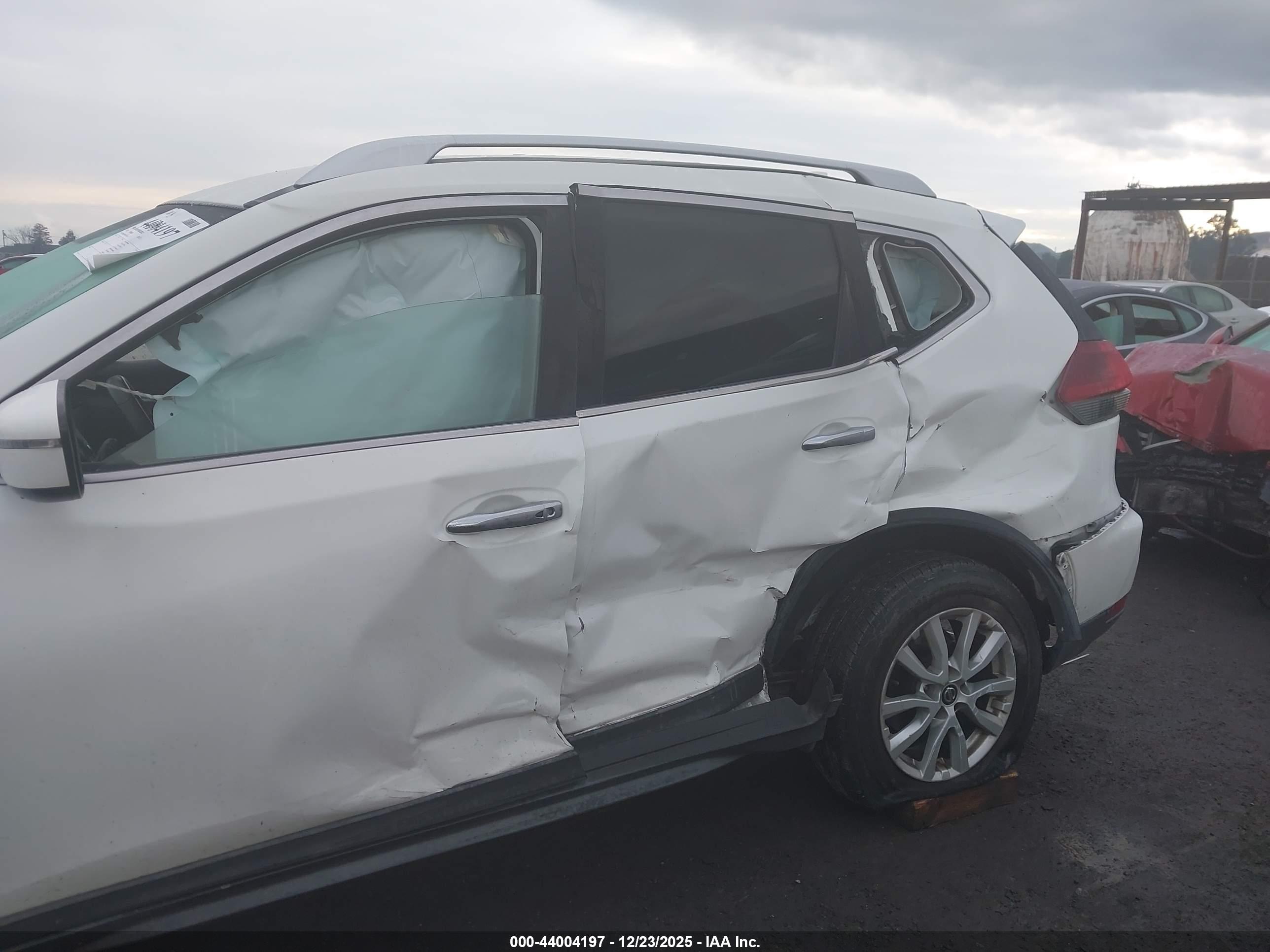 NISSAN ROGUE image 6