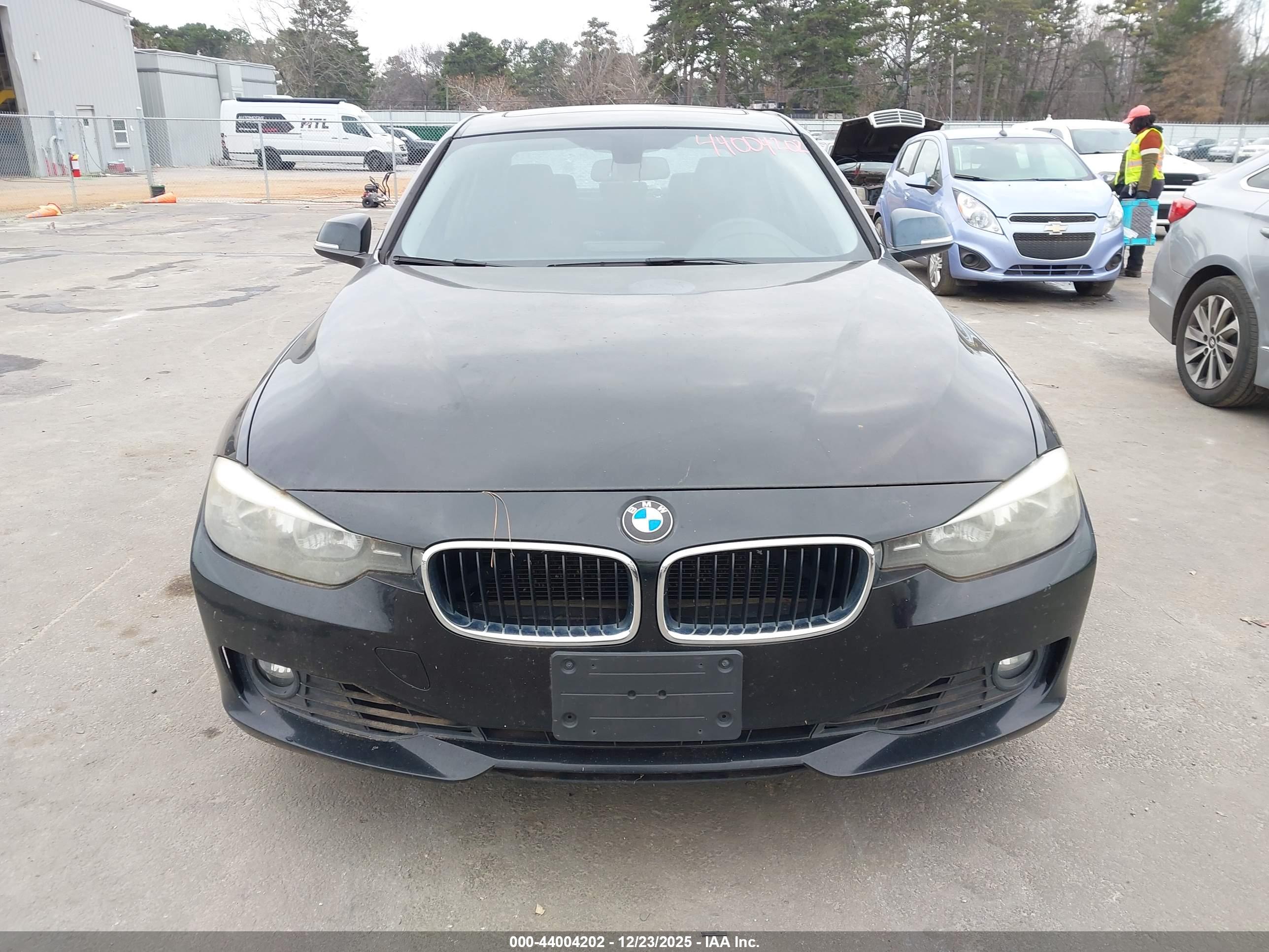 BMW 328I image 10