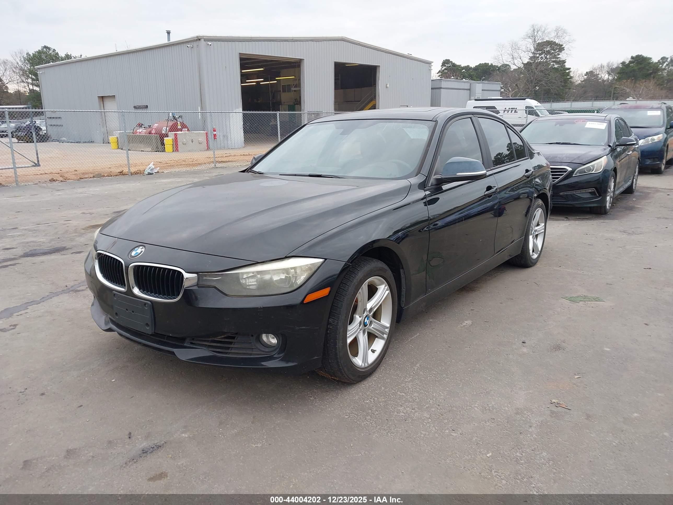 BMW 328I image 2