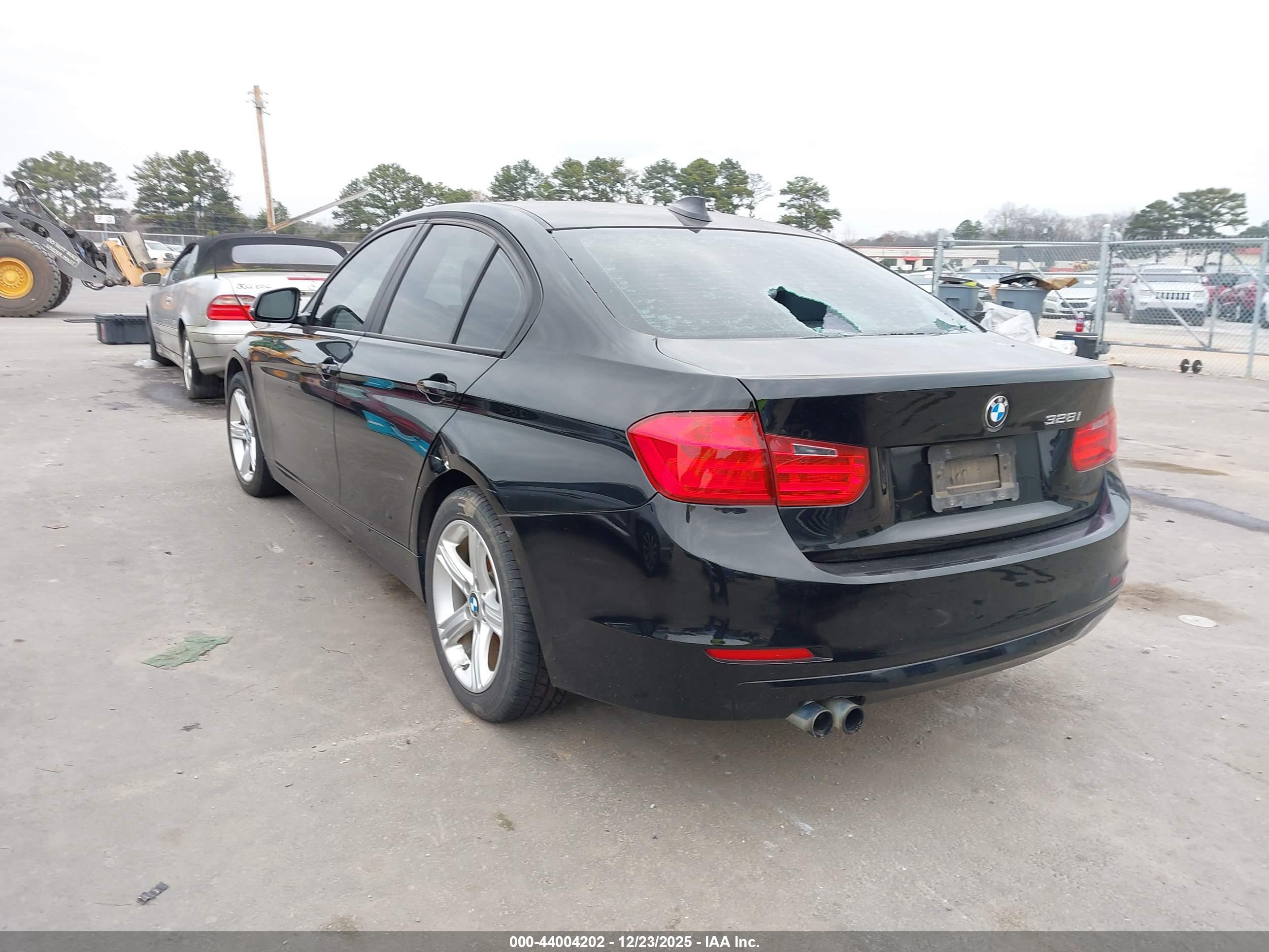 BMW 328I image 3