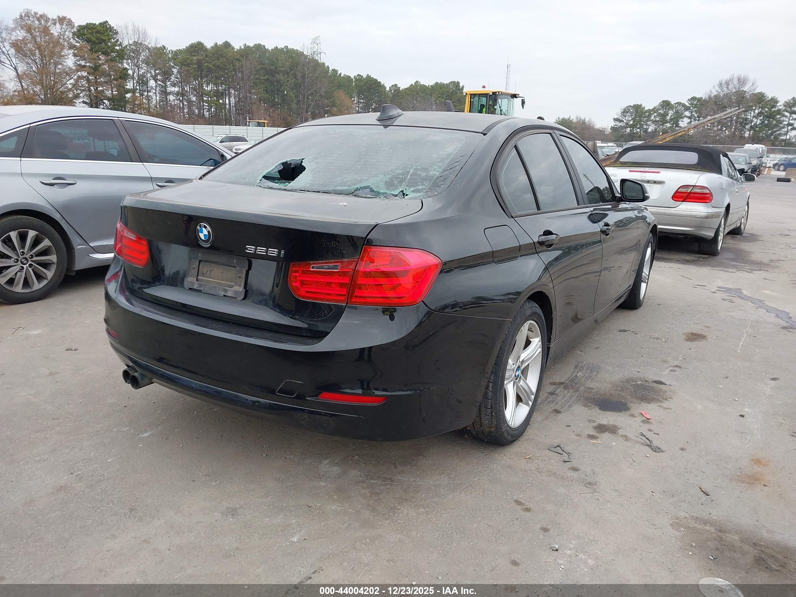 BMW 328I image 4