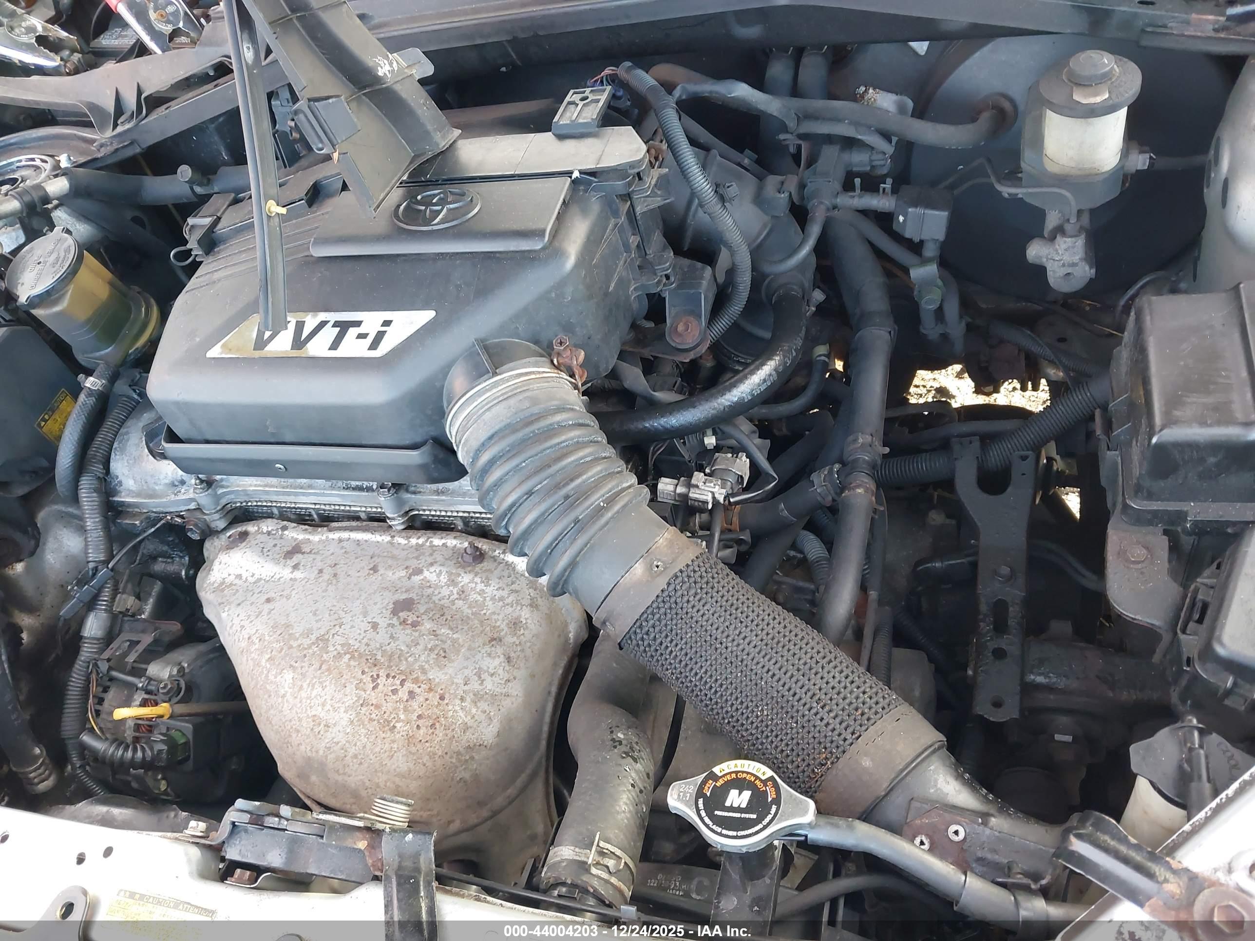 TOYOTA RAV4 image 10