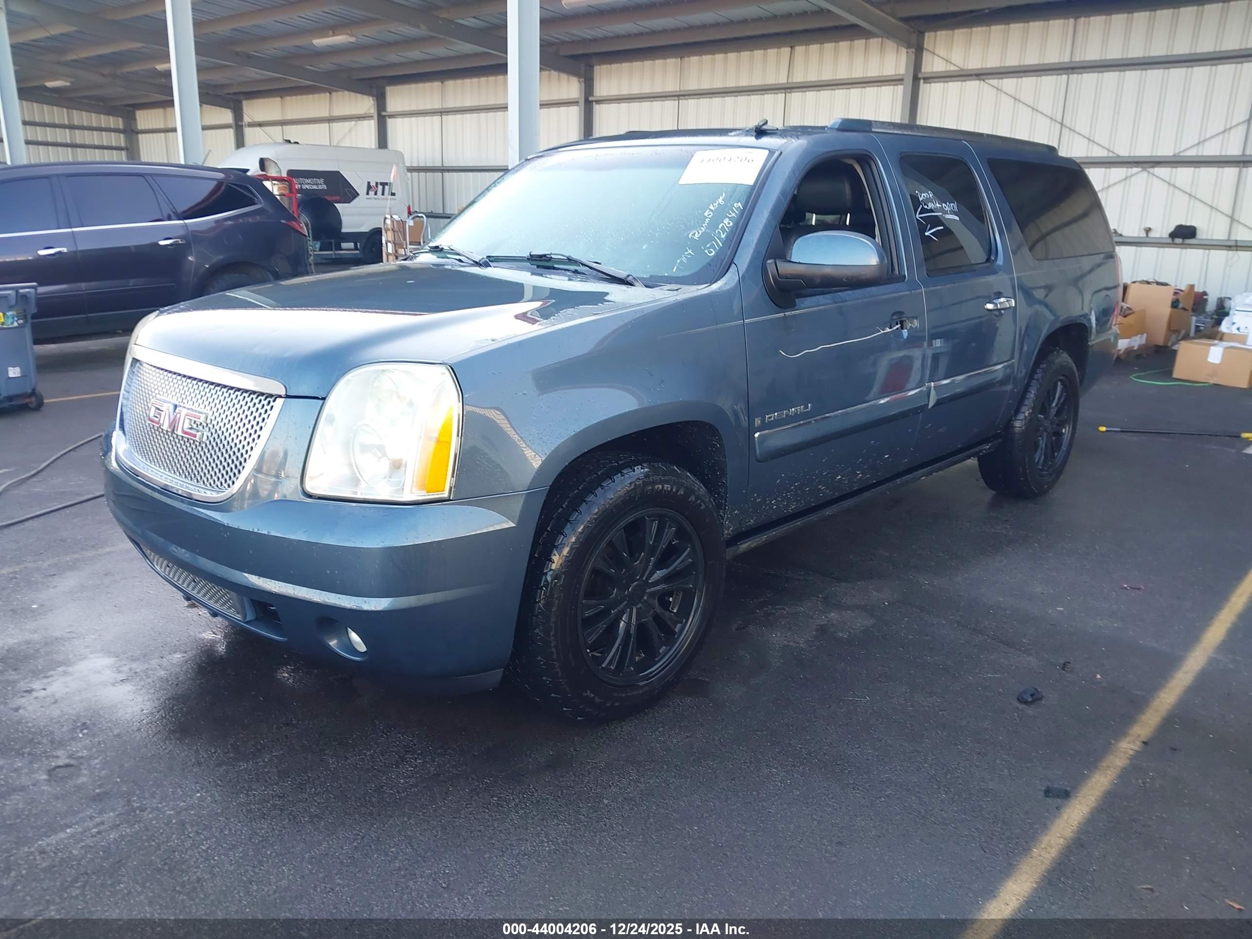 GMC YUKON image 2